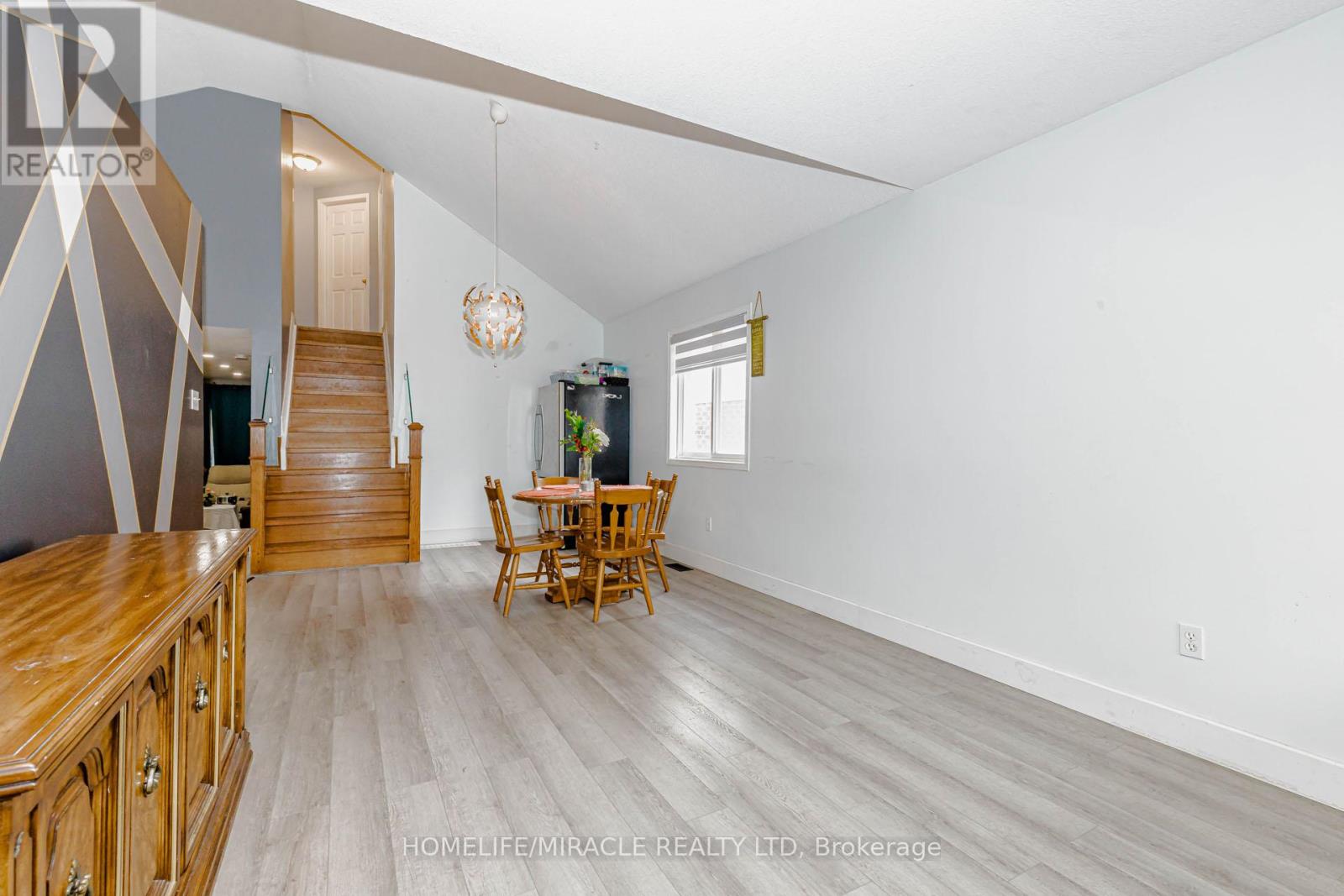 125 HAWKINS DRIVE - 8