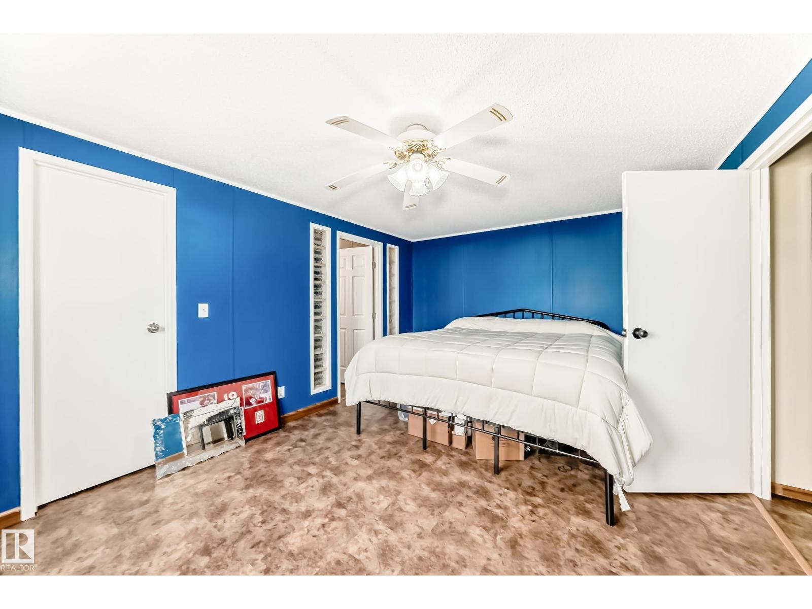2903 Lakewood Drive NW, Edmonton