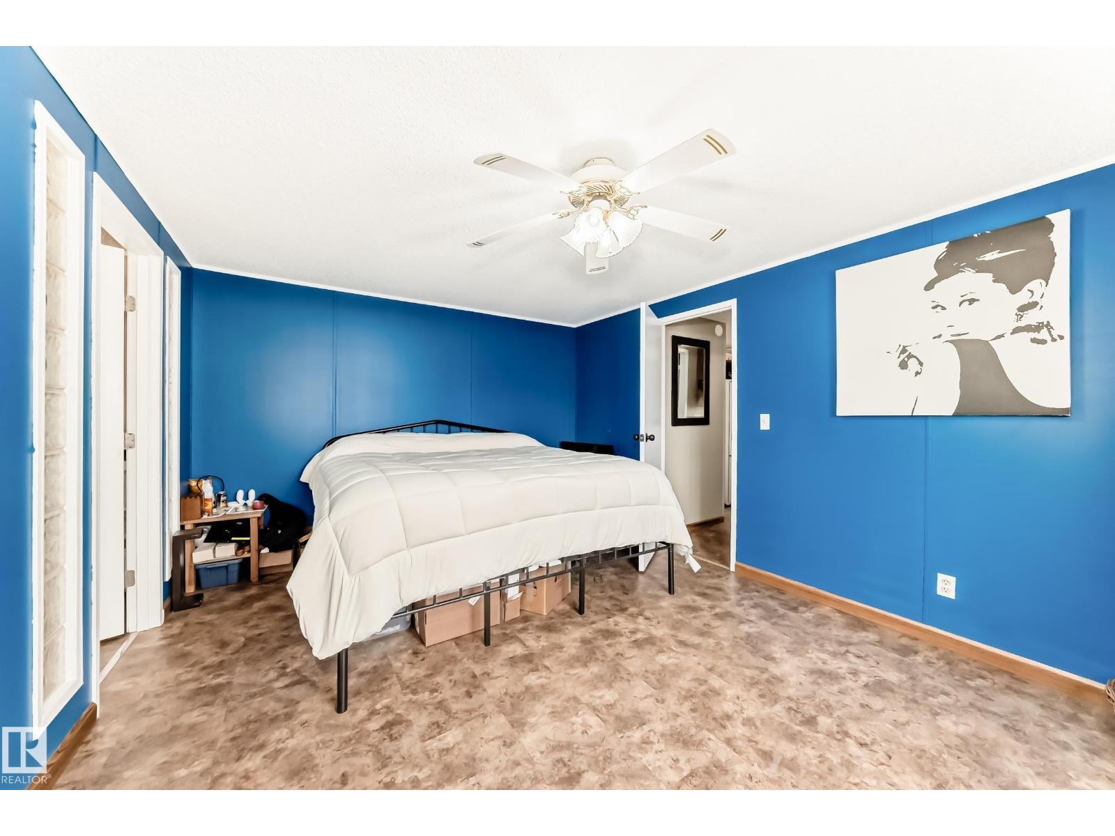 2903 Lakewood Drive NW, Edmonton