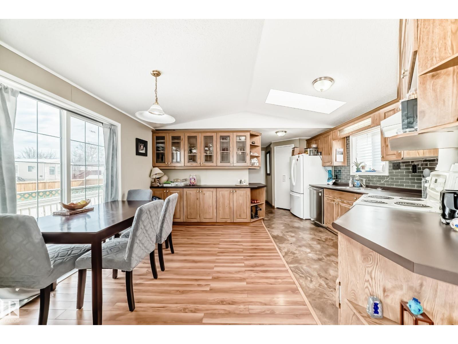 2903 Lakewood Drive NW, Edmonton