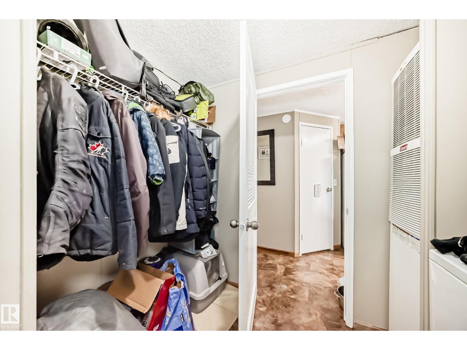 2903 Lakewood Drive NW, Edmonton