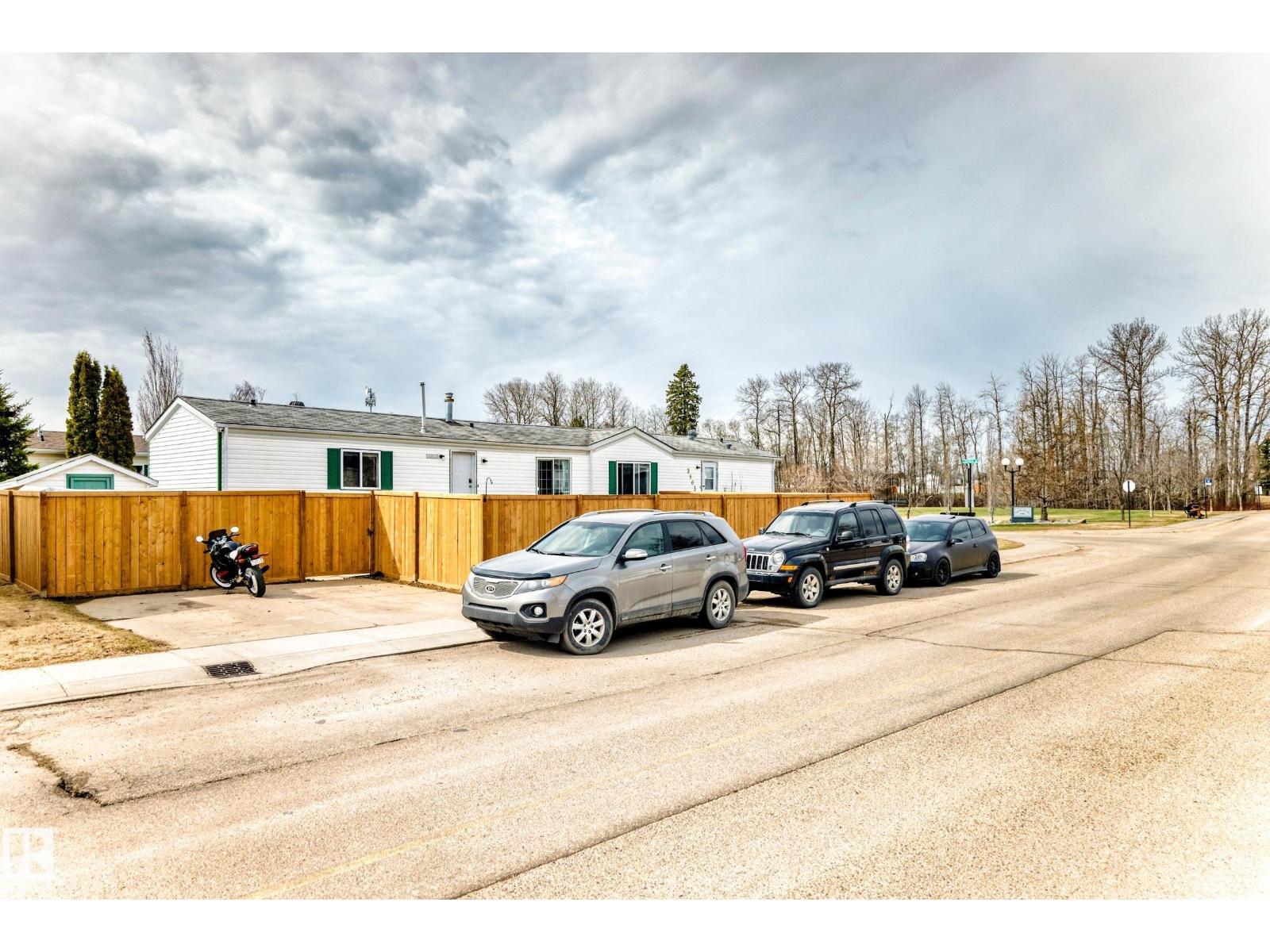 2903 Lakewood Drive NW, Edmonton