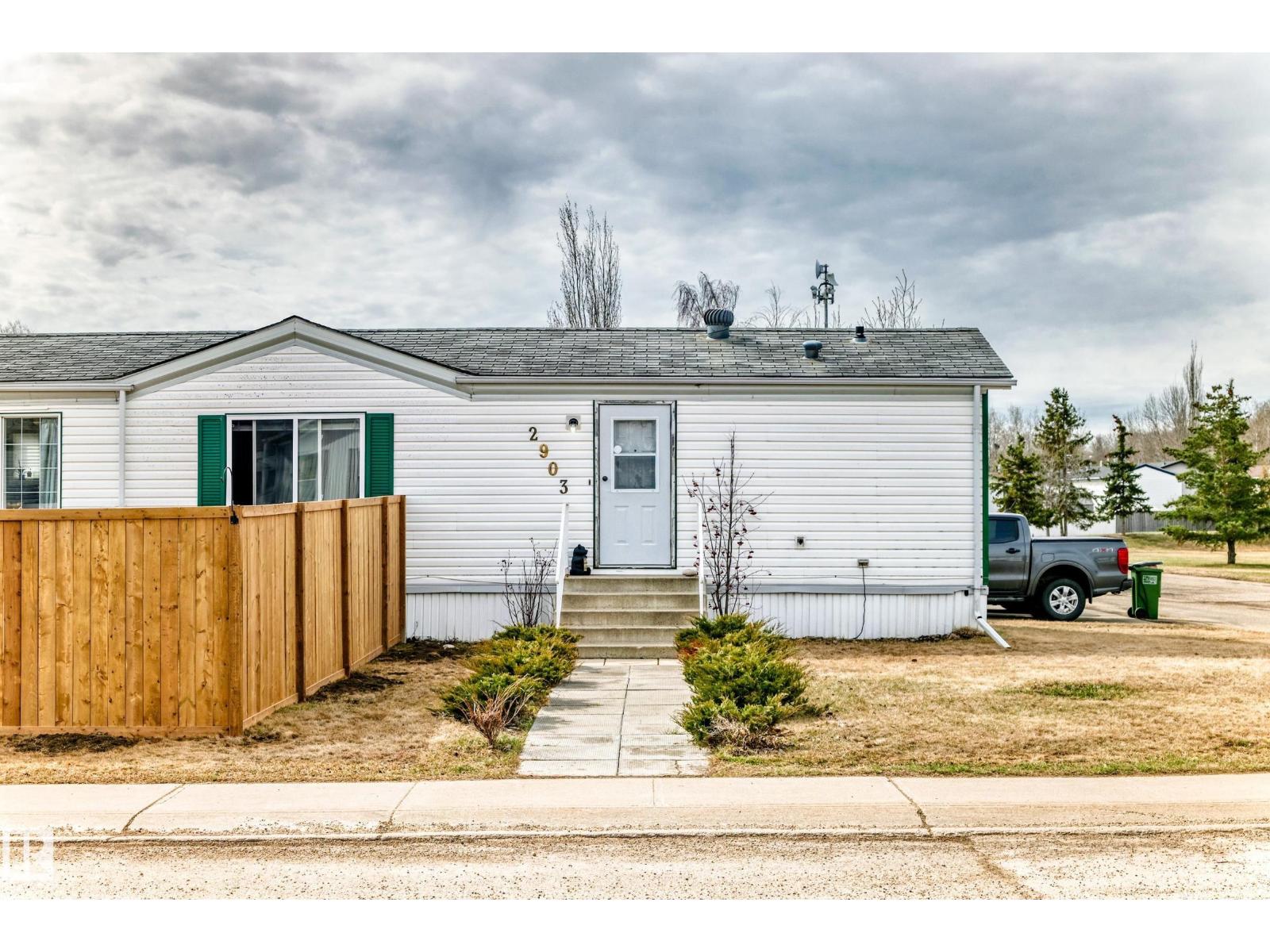 2903 Lakewood Drive NW, Edmonton