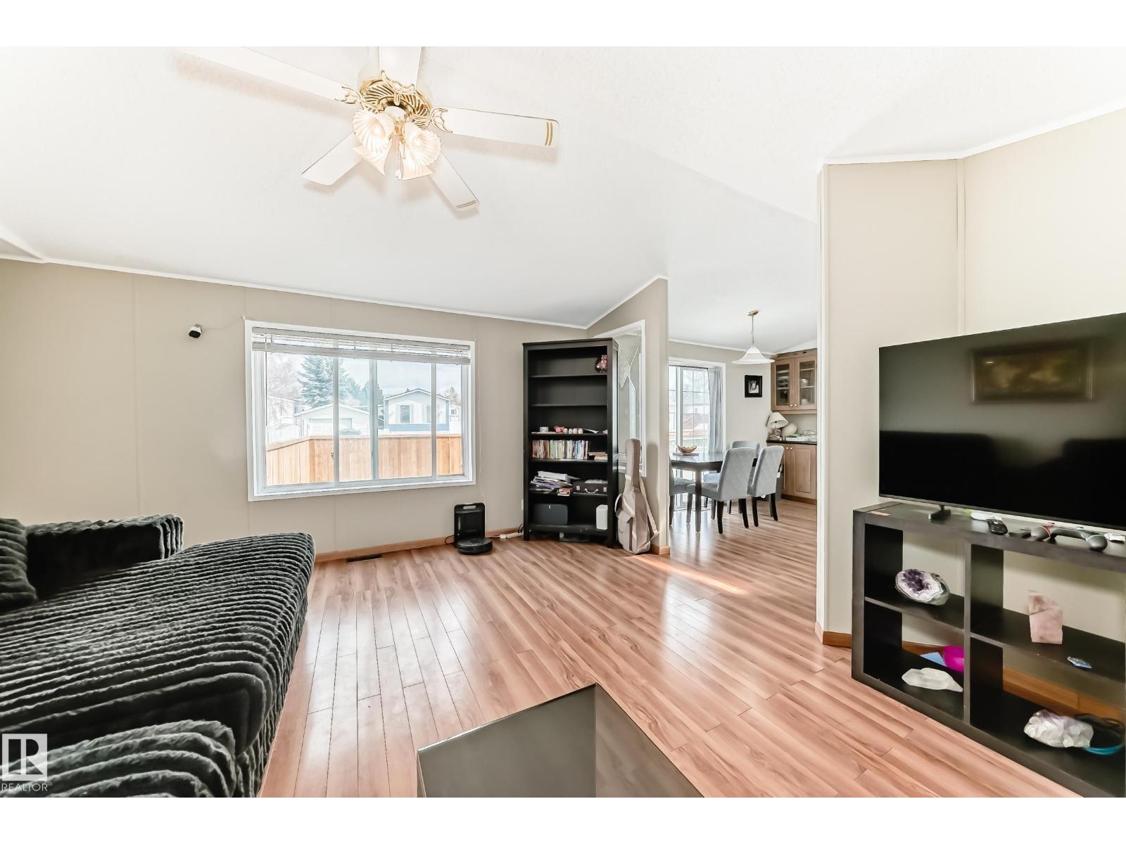 2903 Lakewood Drive NW, Edmonton