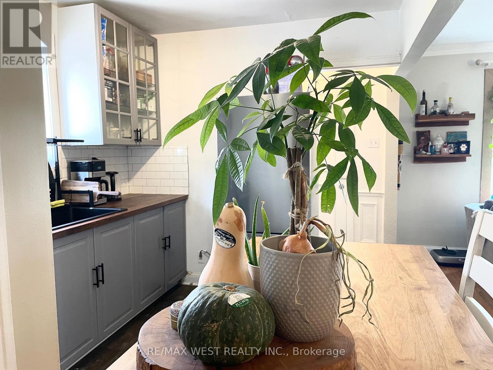 4 PARKCHESTER ROAD - 11