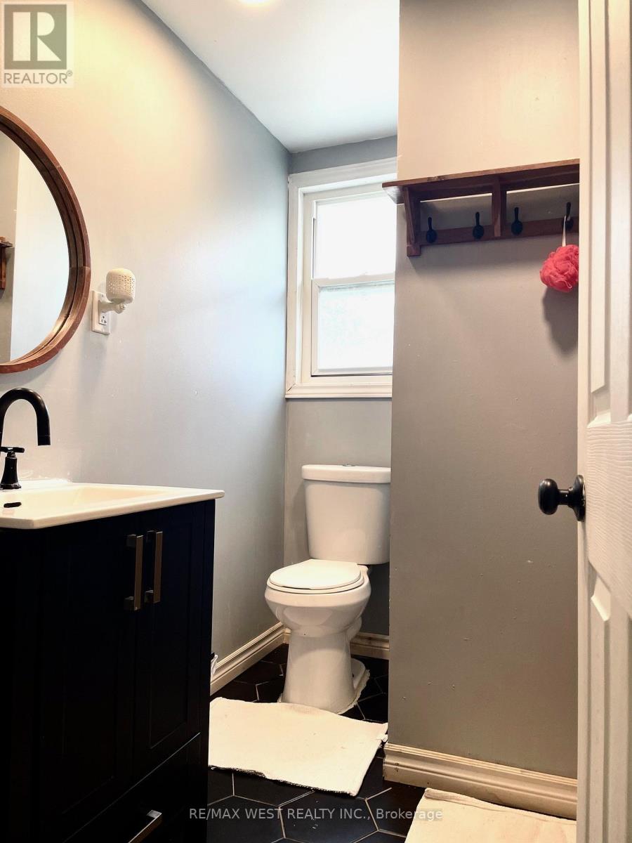 4 PARKCHESTER ROAD - 15