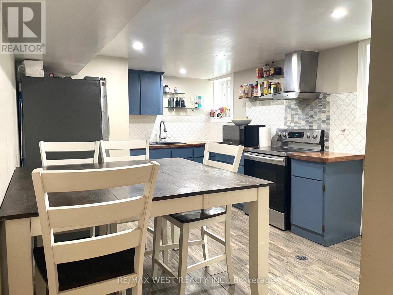 4 PARKCHESTER ROAD - 17