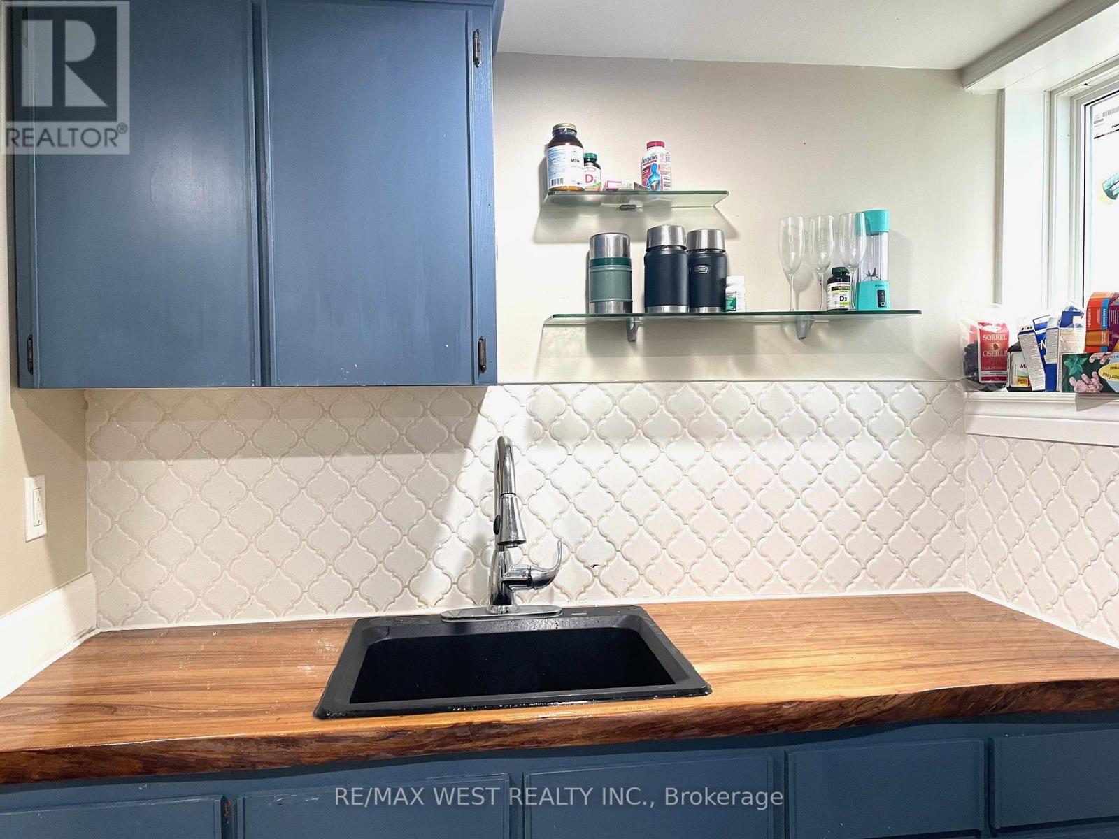 4 PARKCHESTER ROAD - 18
