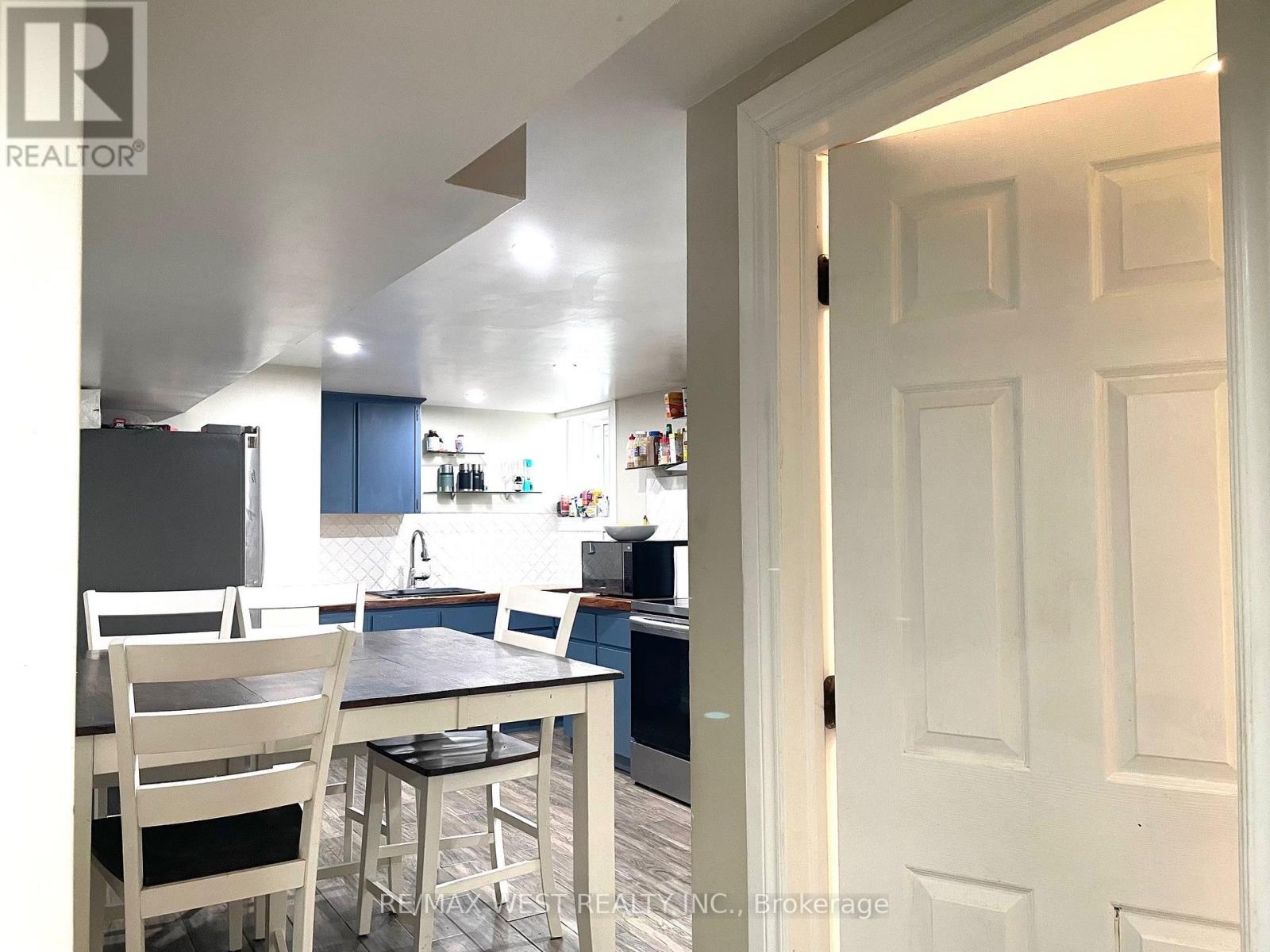 4 PARKCHESTER ROAD - 21