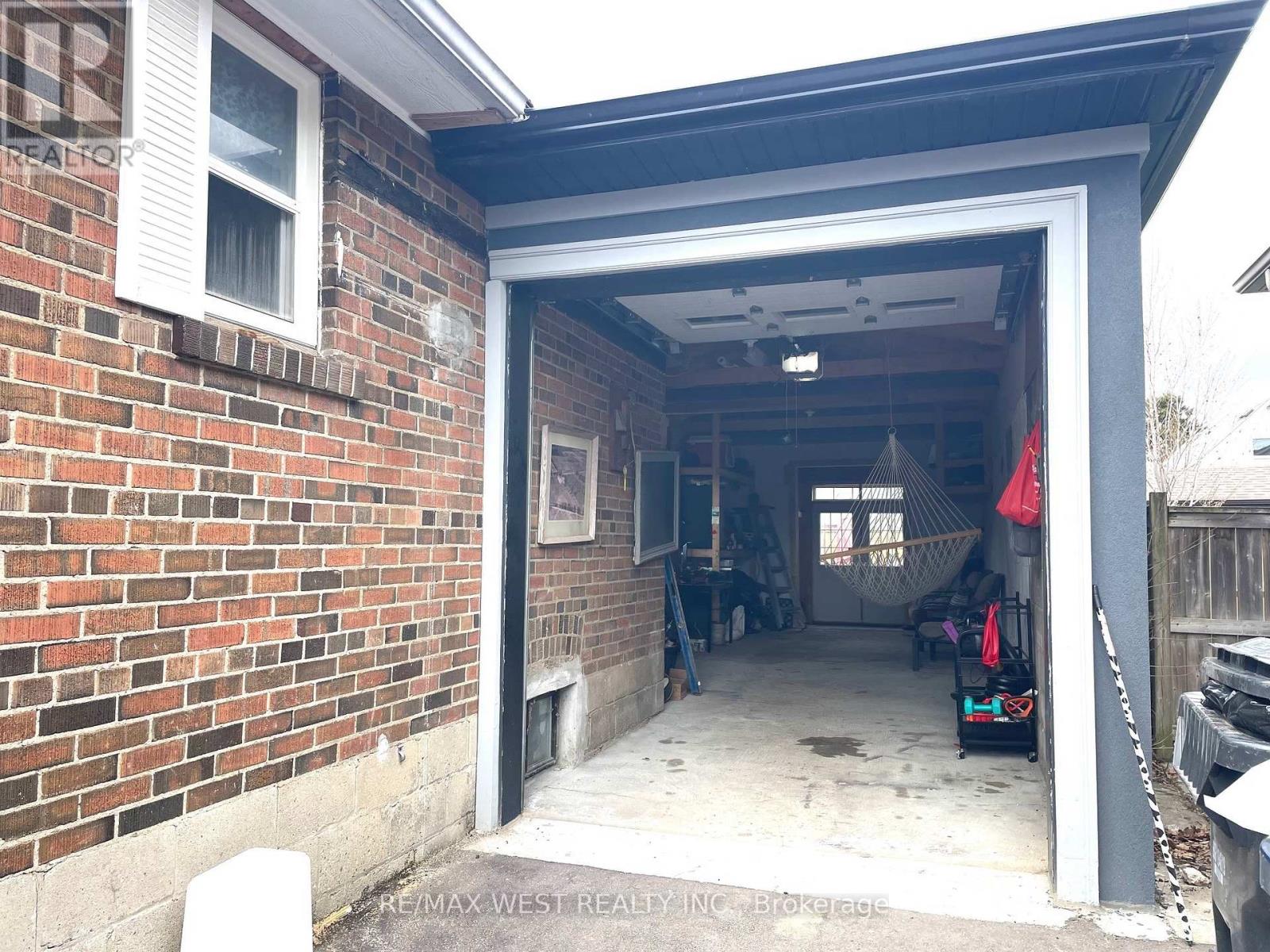 4 PARKCHESTER ROAD - 24