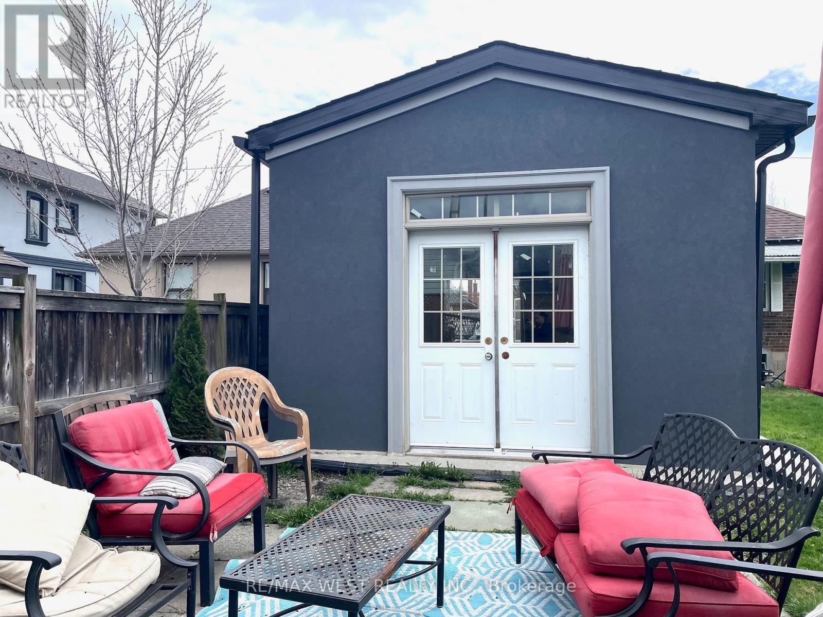 4 PARKCHESTER ROAD - 29