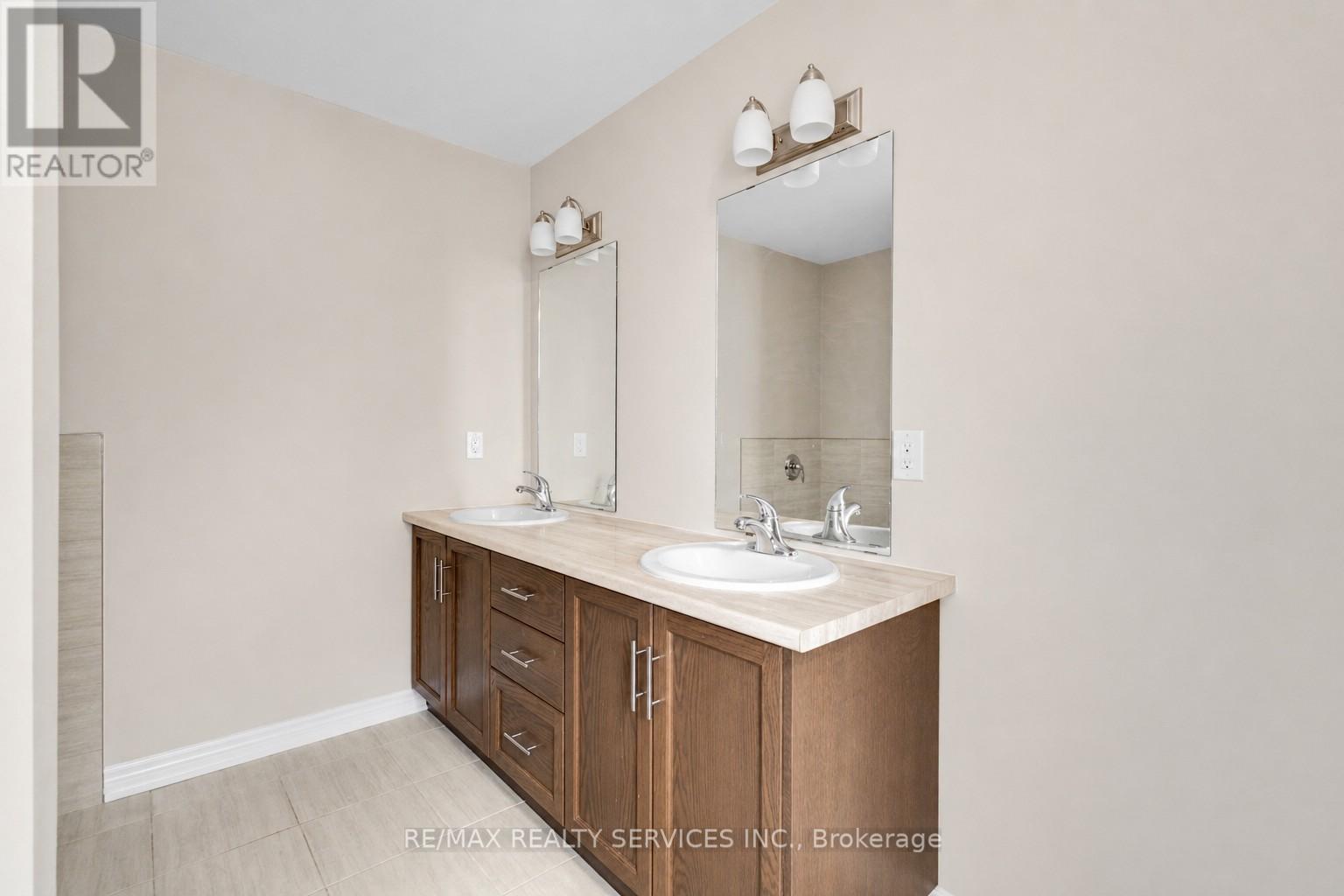 162 MCCABE AVENUE - 34