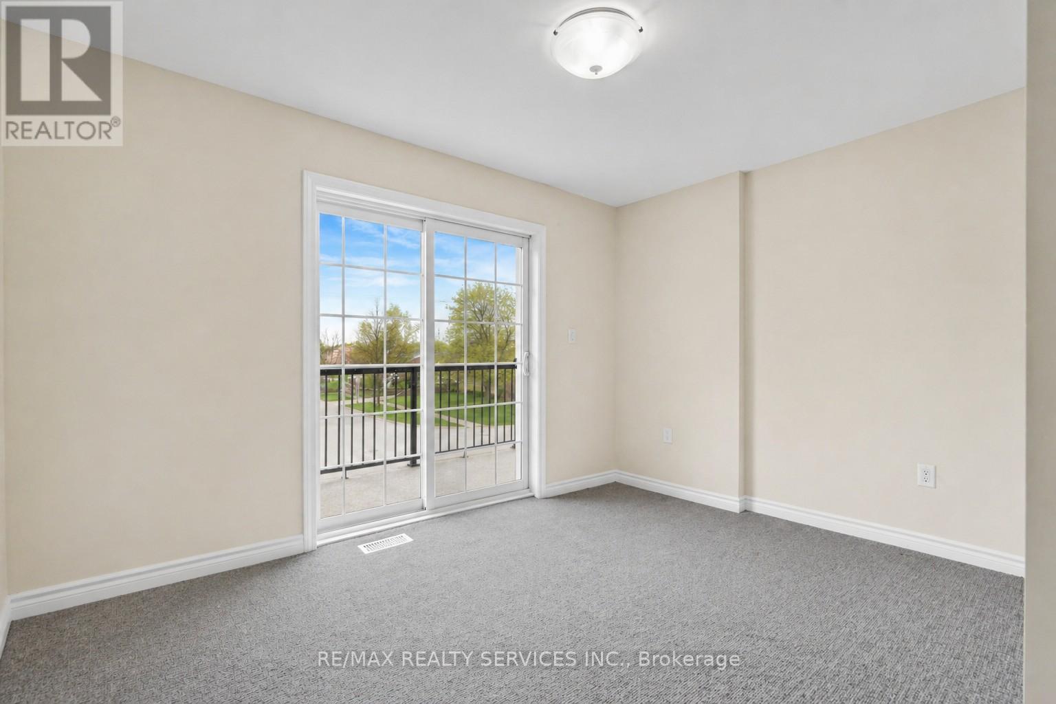 162 MCCABE AVENUE - 40