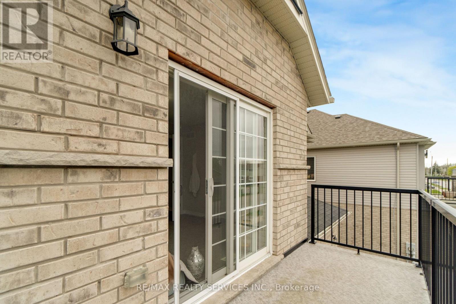 162 MCCABE AVENUE - 44