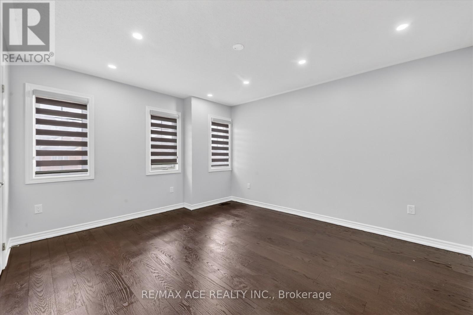 10 GUSUL AVENUE - 32