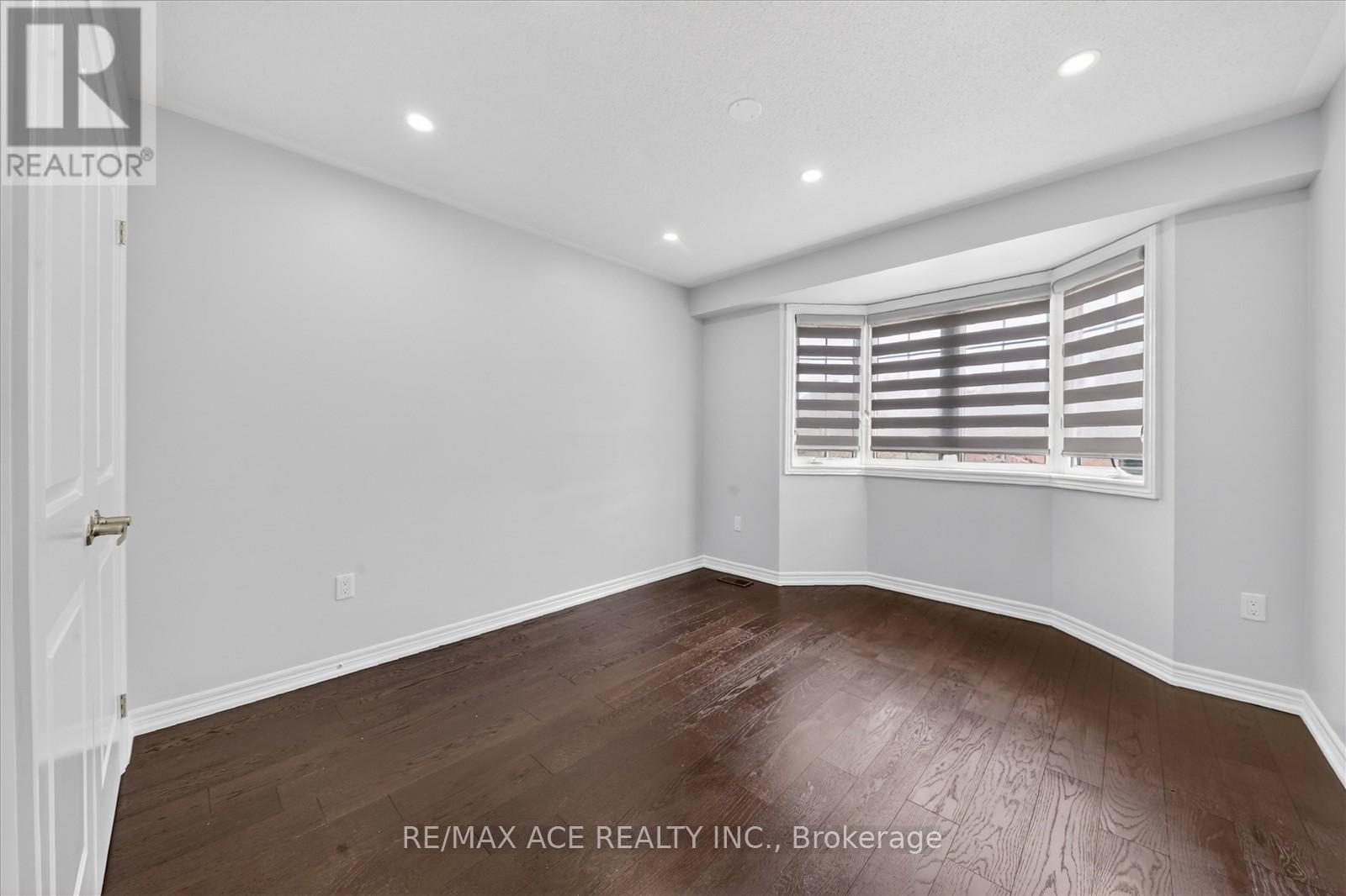 10 GUSUL AVENUE - 35