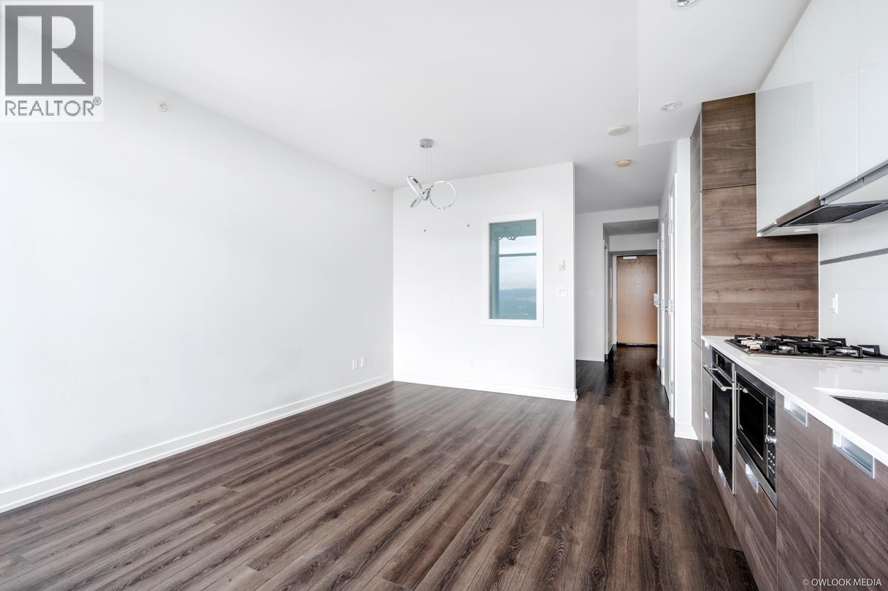 2906 4688 KINGSWAY, Burnaby