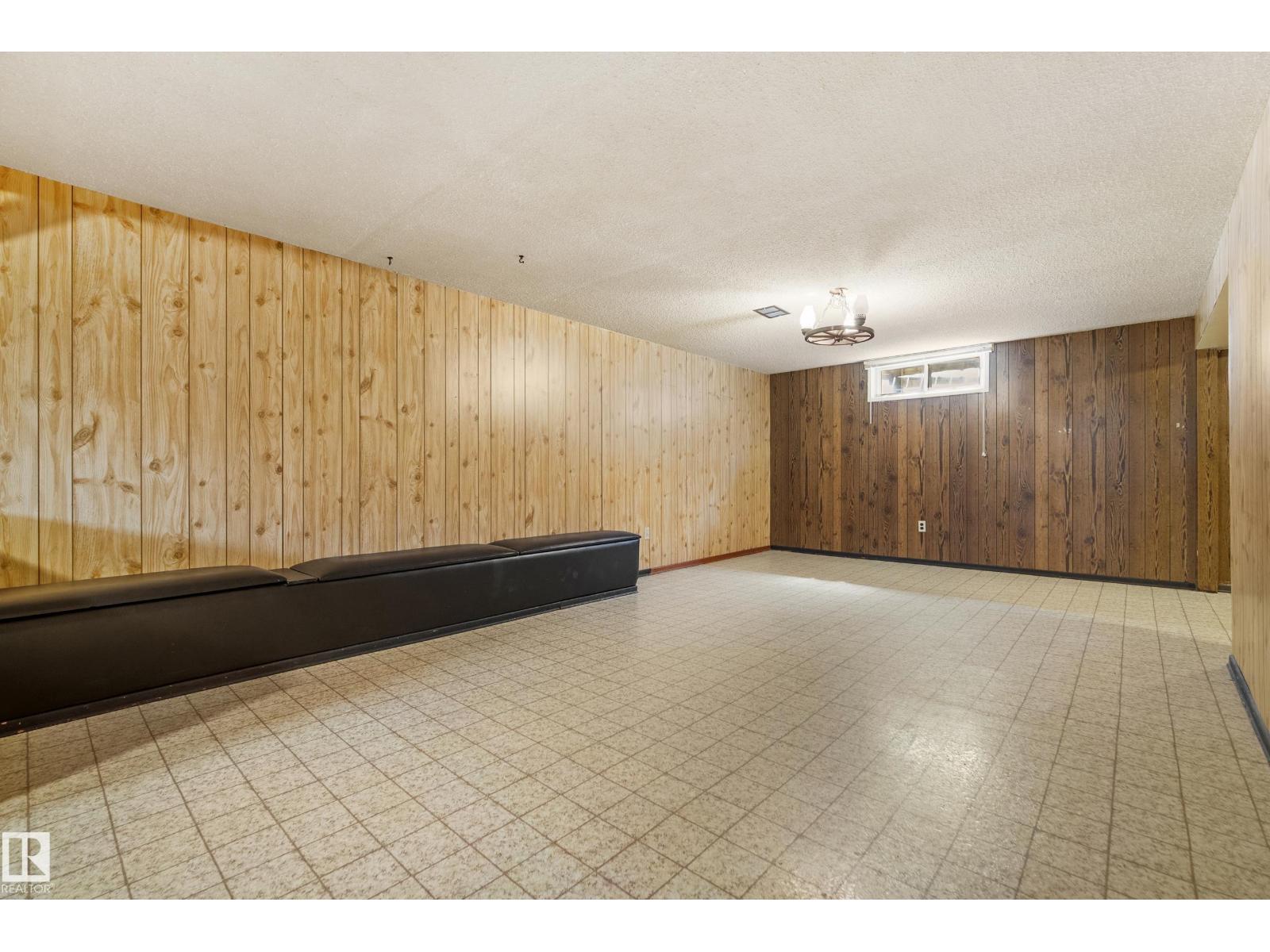 10504 45 ST NW, Edmonton
