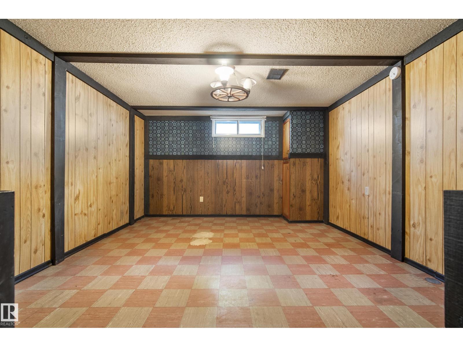 10504 45 ST NW, Edmonton