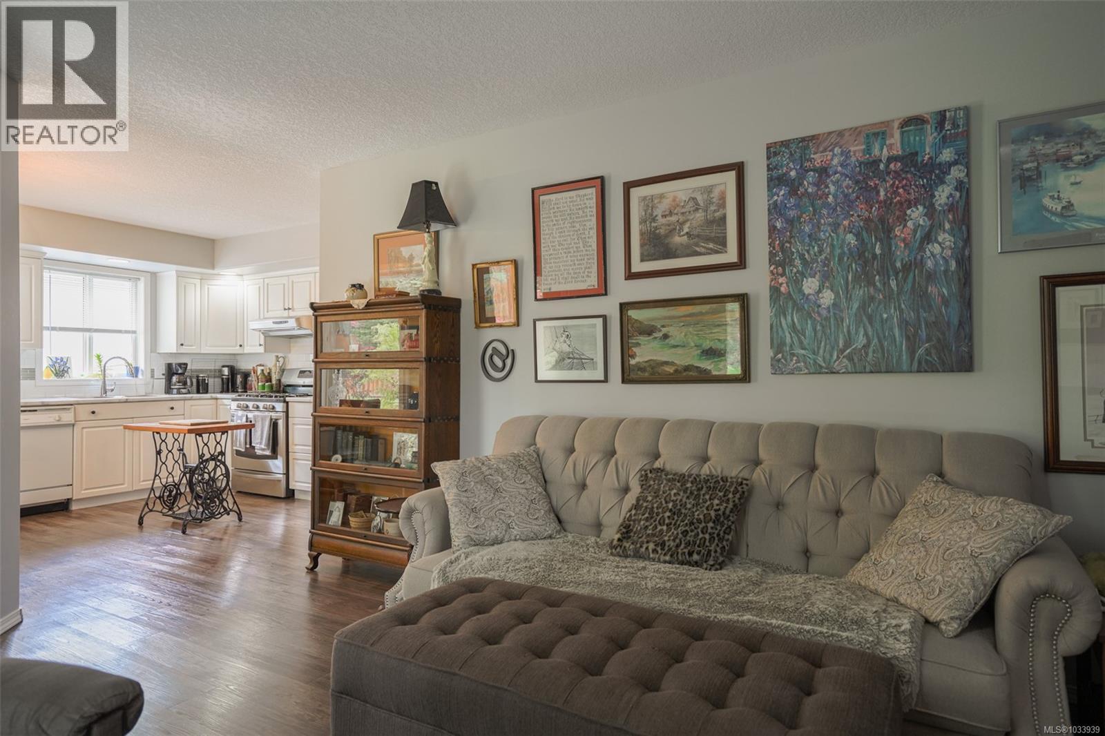 #5 3535 Burde St - 26