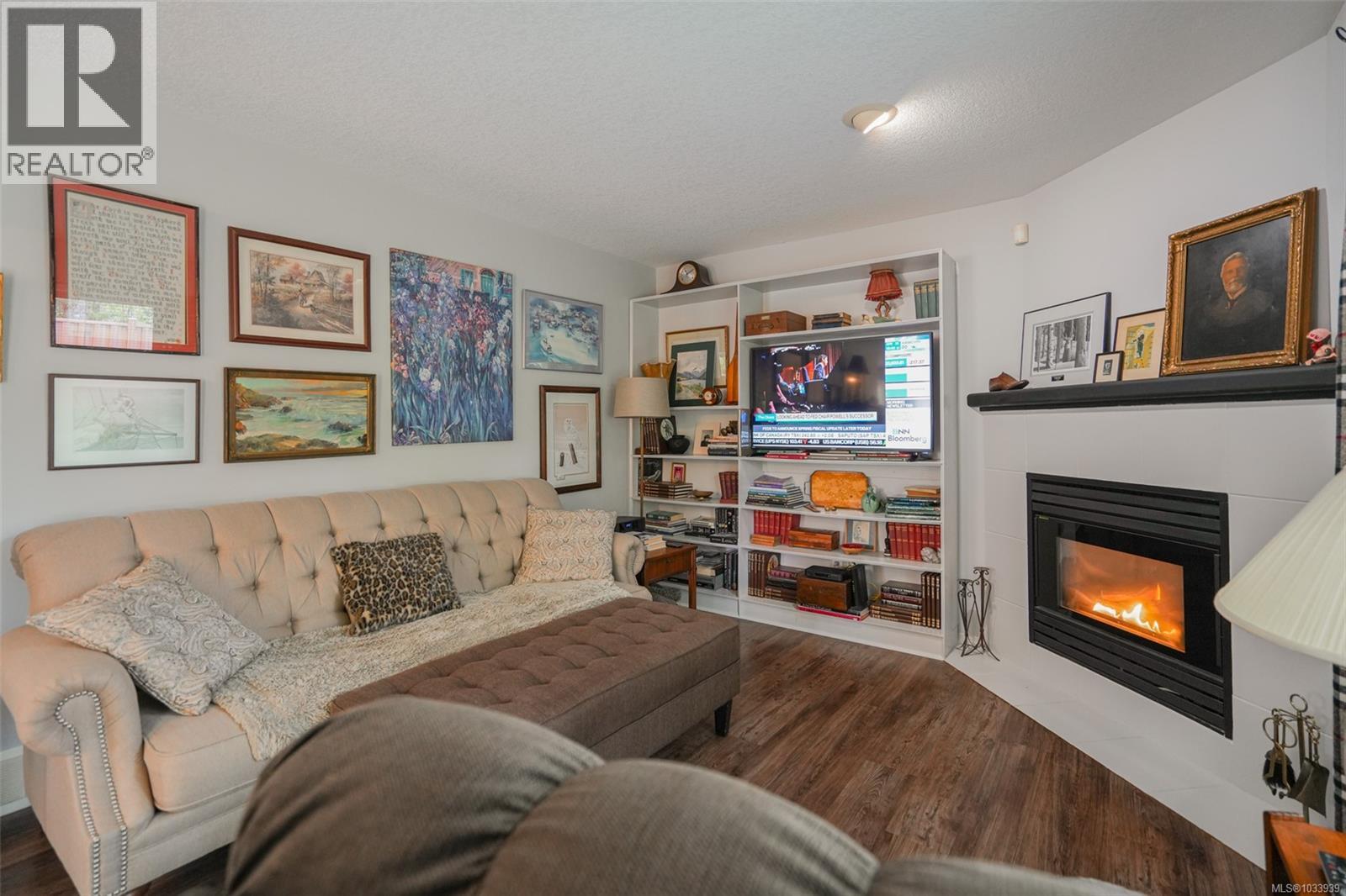 #5 3535 Burde St - 27