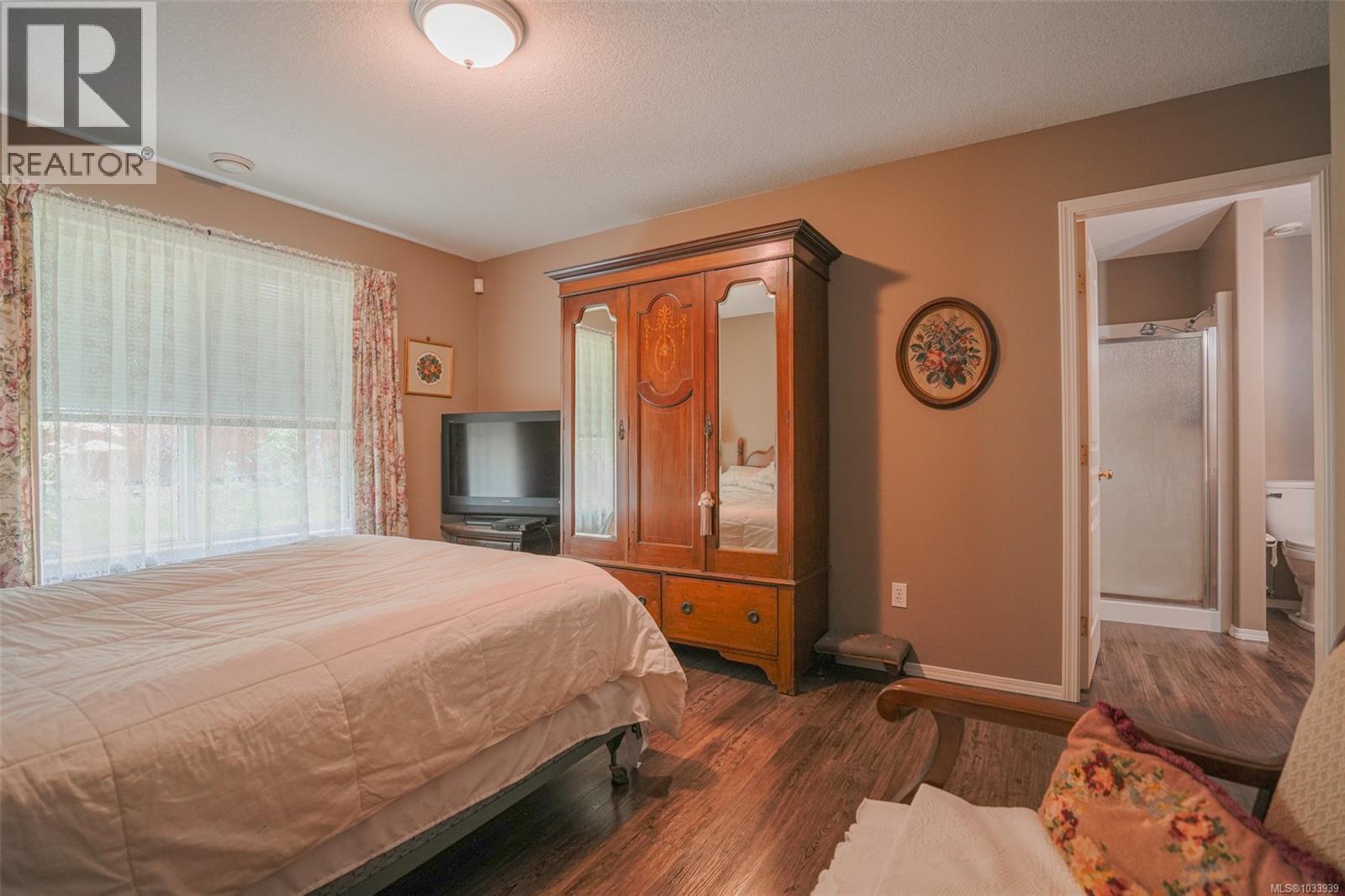 #5 3535 Burde St - 46