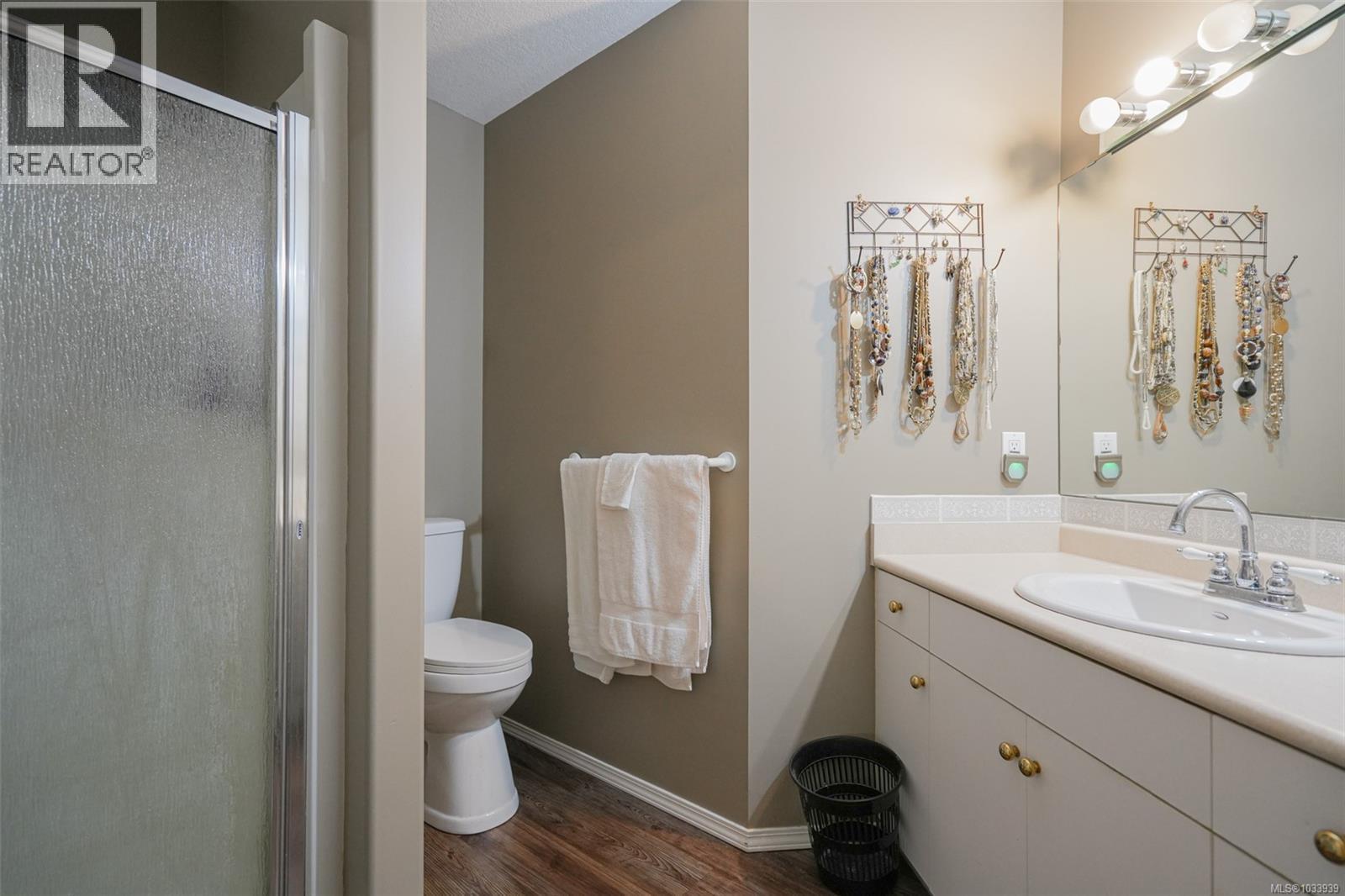 #5 3535 Burde St - 49