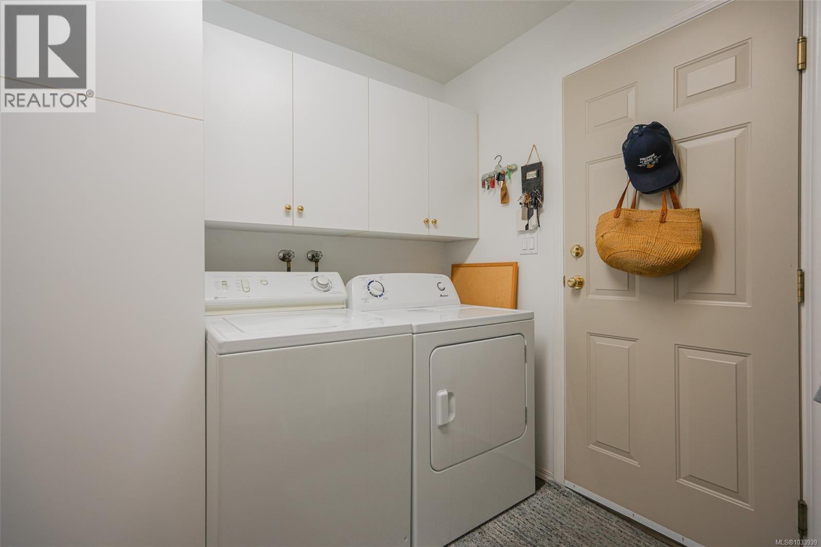 #5 3535 Burde St - 51