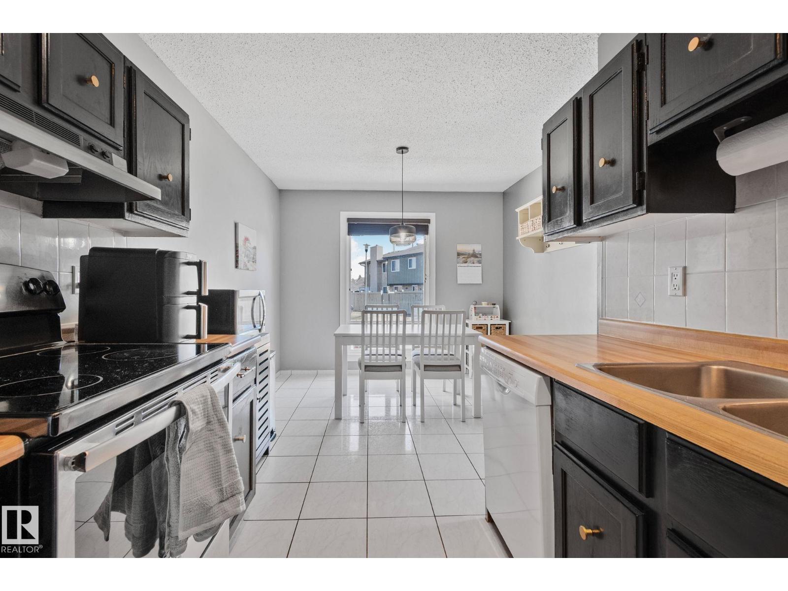 #8 1020 41 ST NW, Edmonton