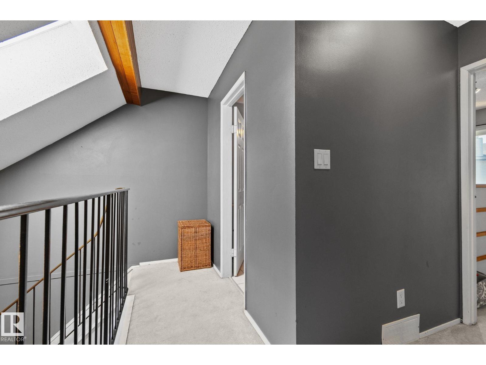 #8 1020 41 ST NW, Edmonton