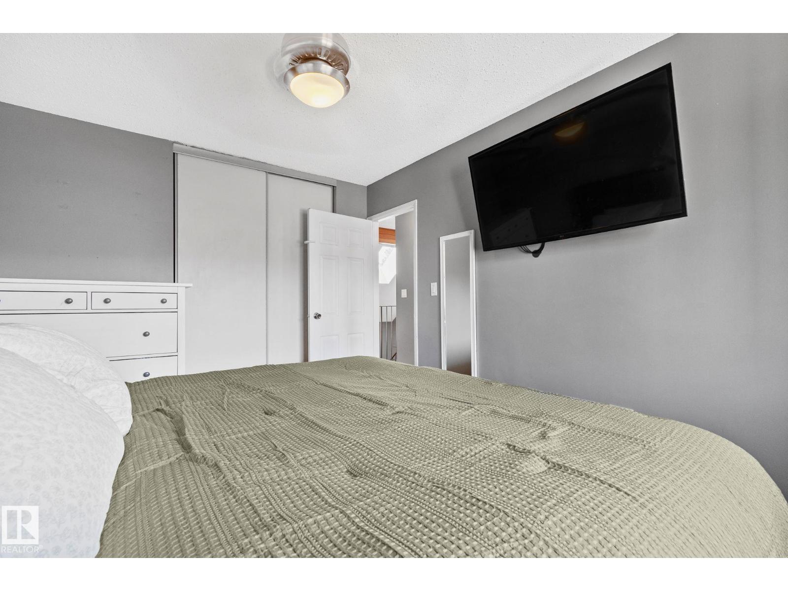 #8 1020 41 ST NW, Edmonton