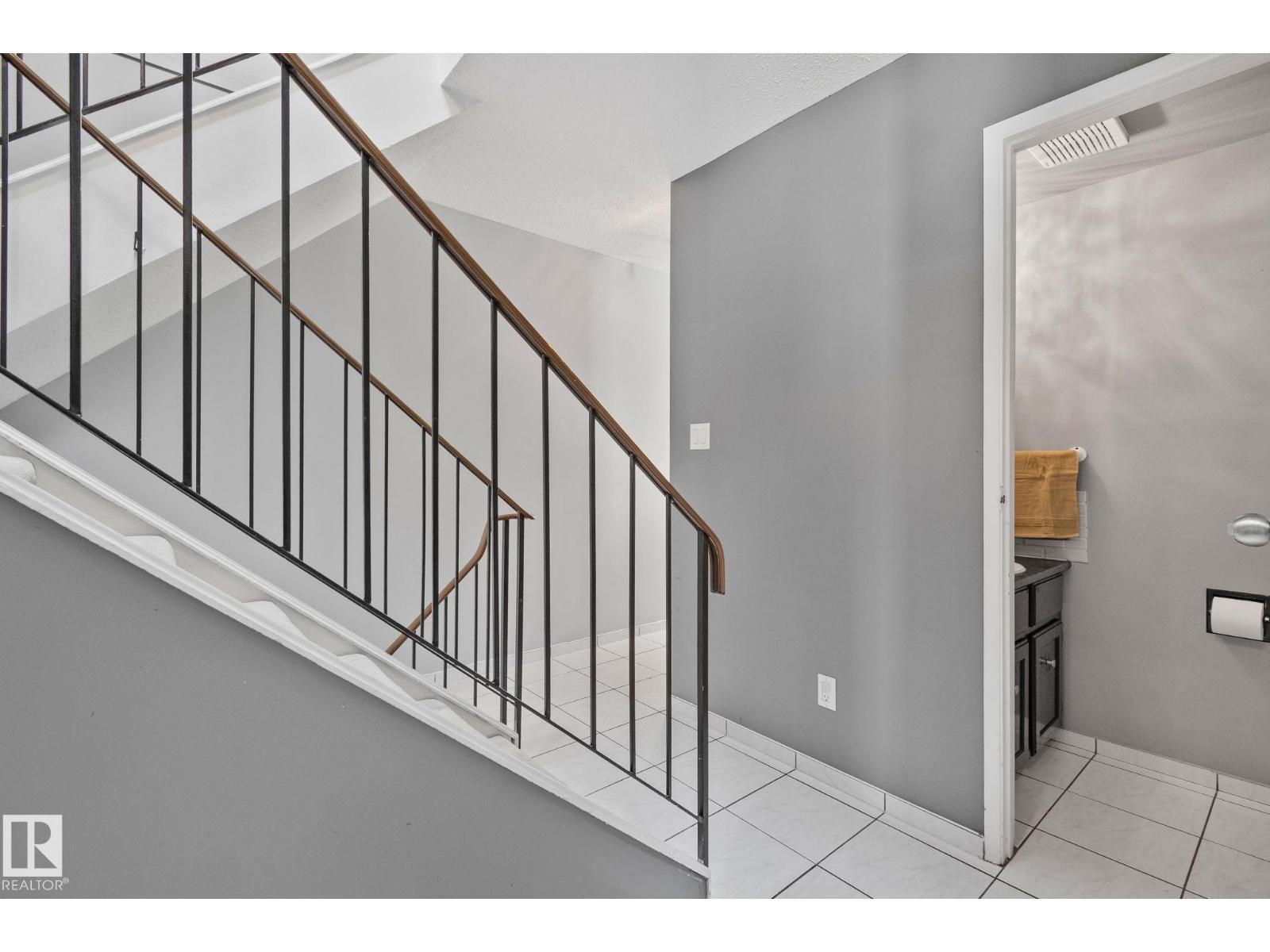 #8 1020 41 ST NW, Edmonton
