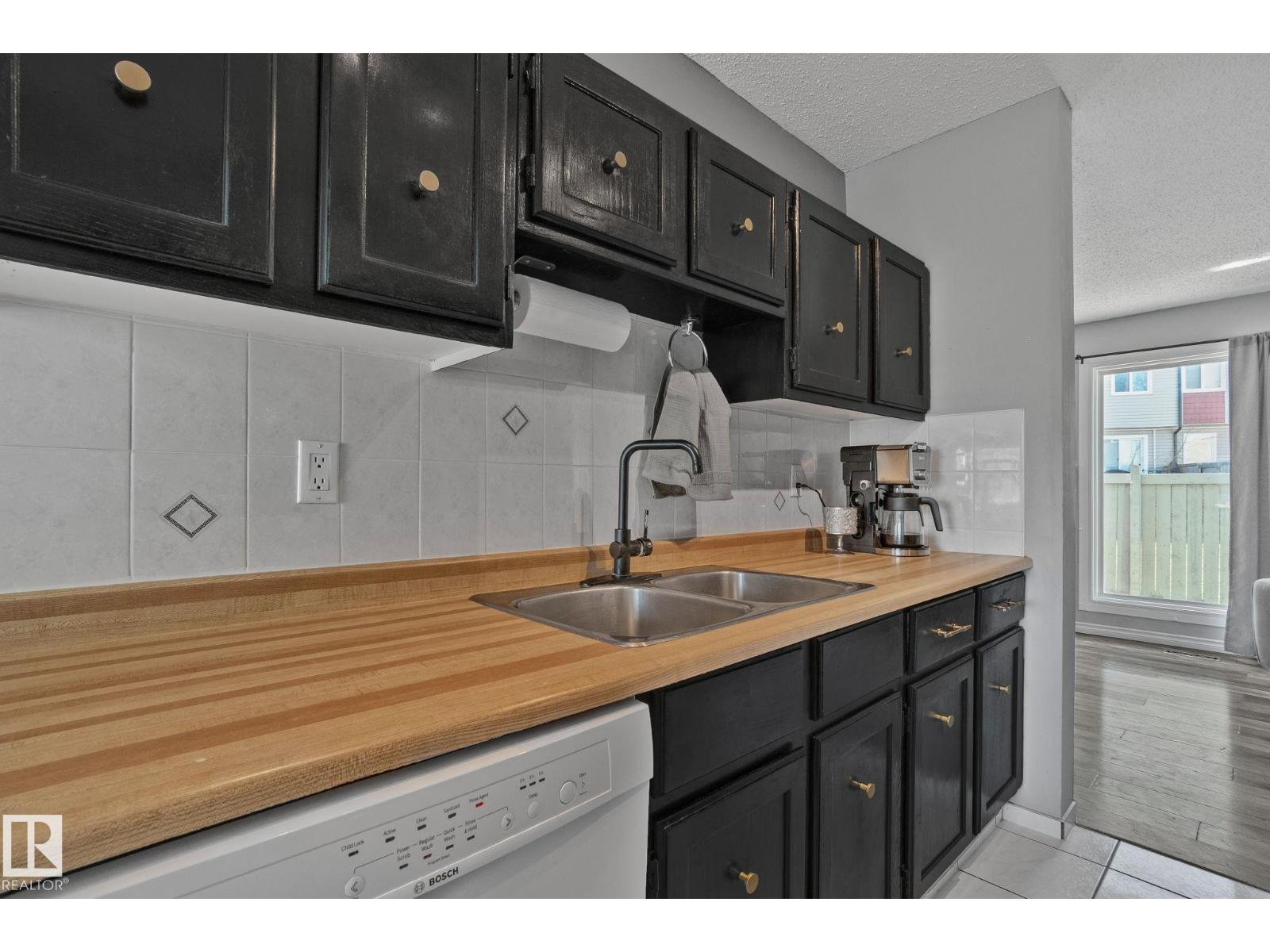 #8 1020 41 ST NW, Edmonton