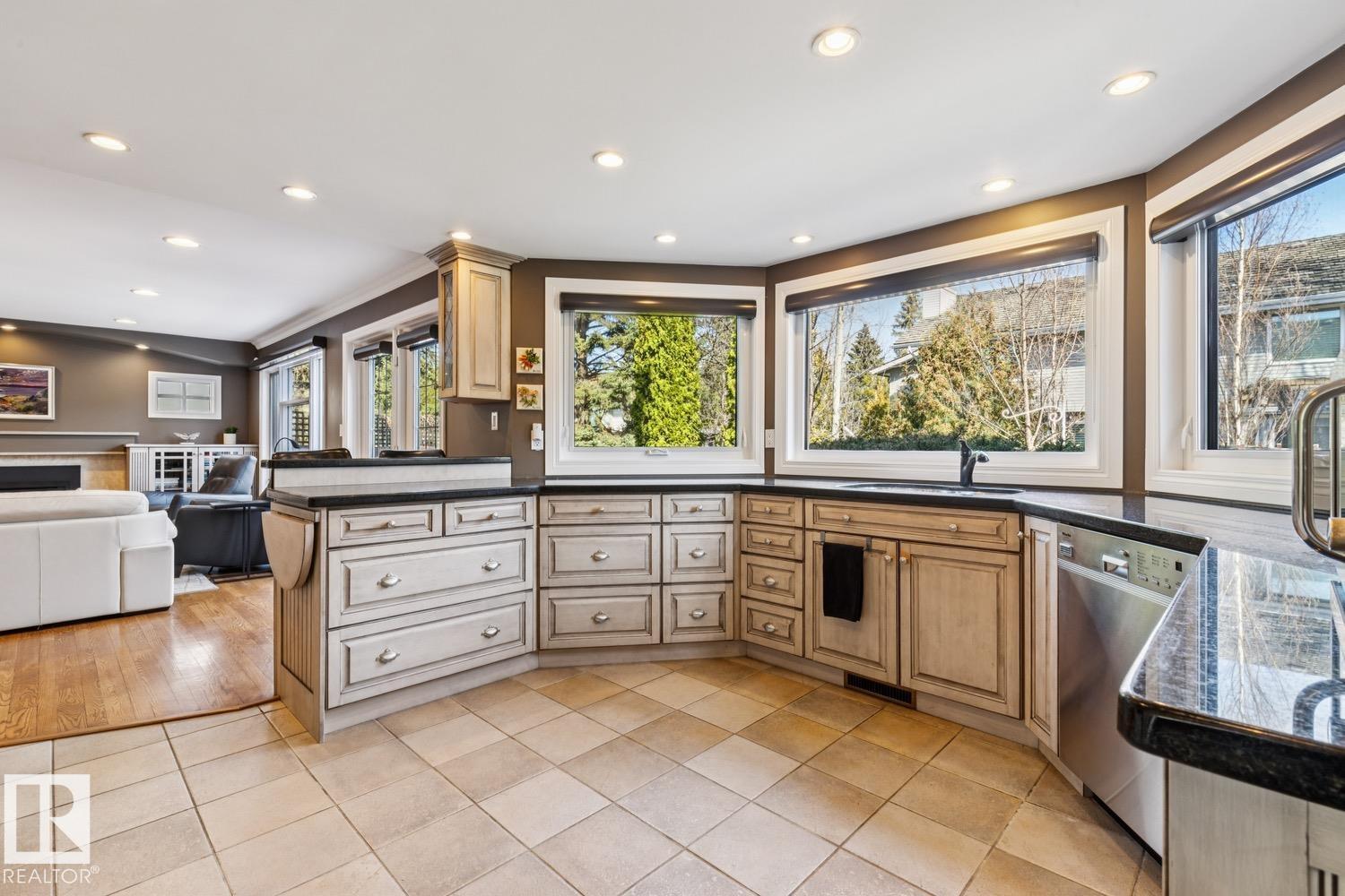 701 ROMANIUK RD NW, Edmonton