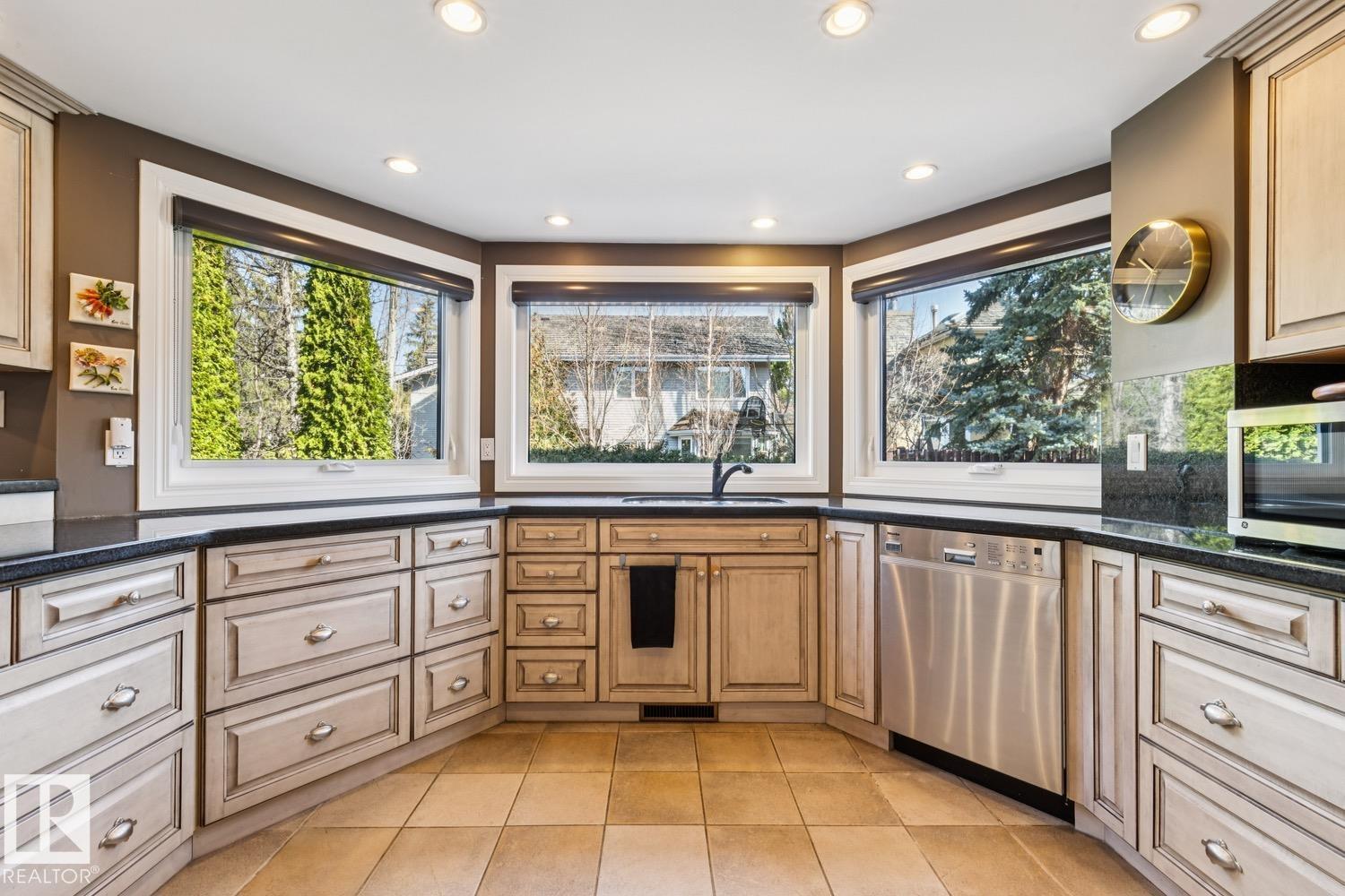 701 ROMANIUK RD NW, Edmonton