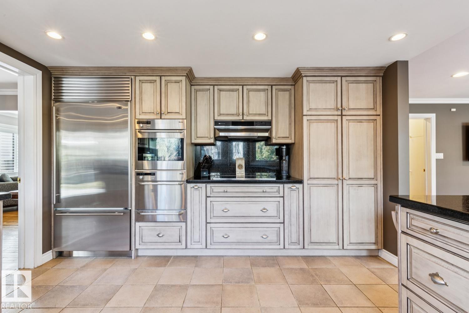 701 ROMANIUK RD NW, Edmonton