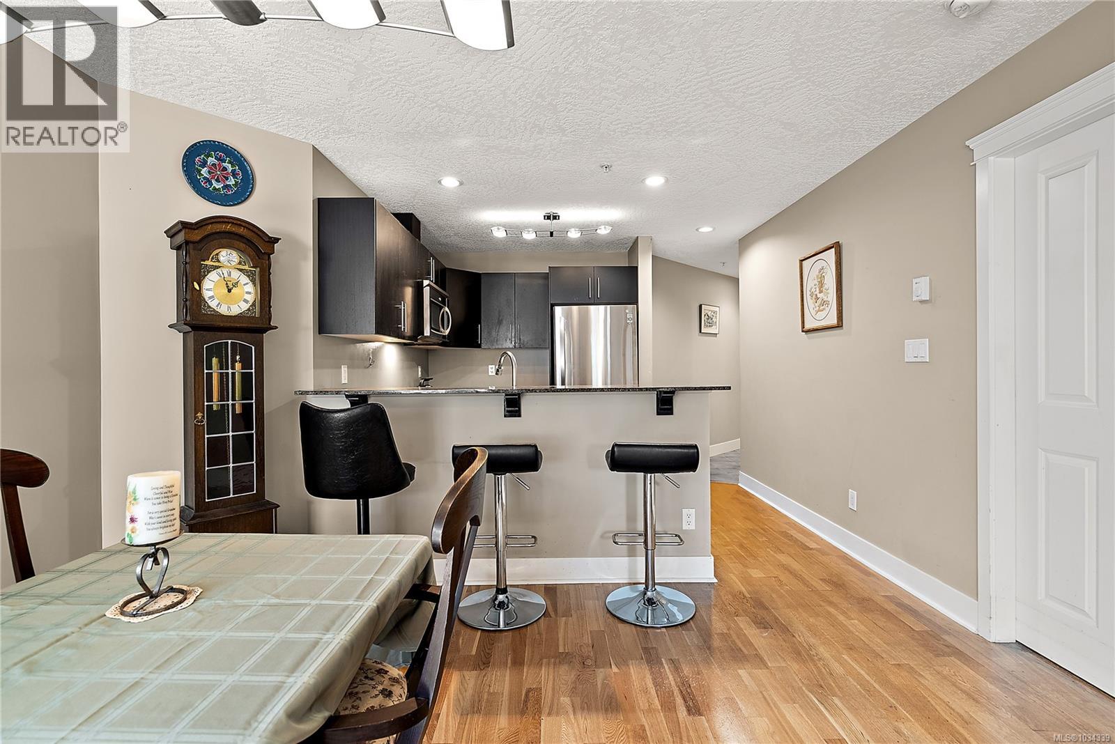 #202 2717 PEATT Rd - 6