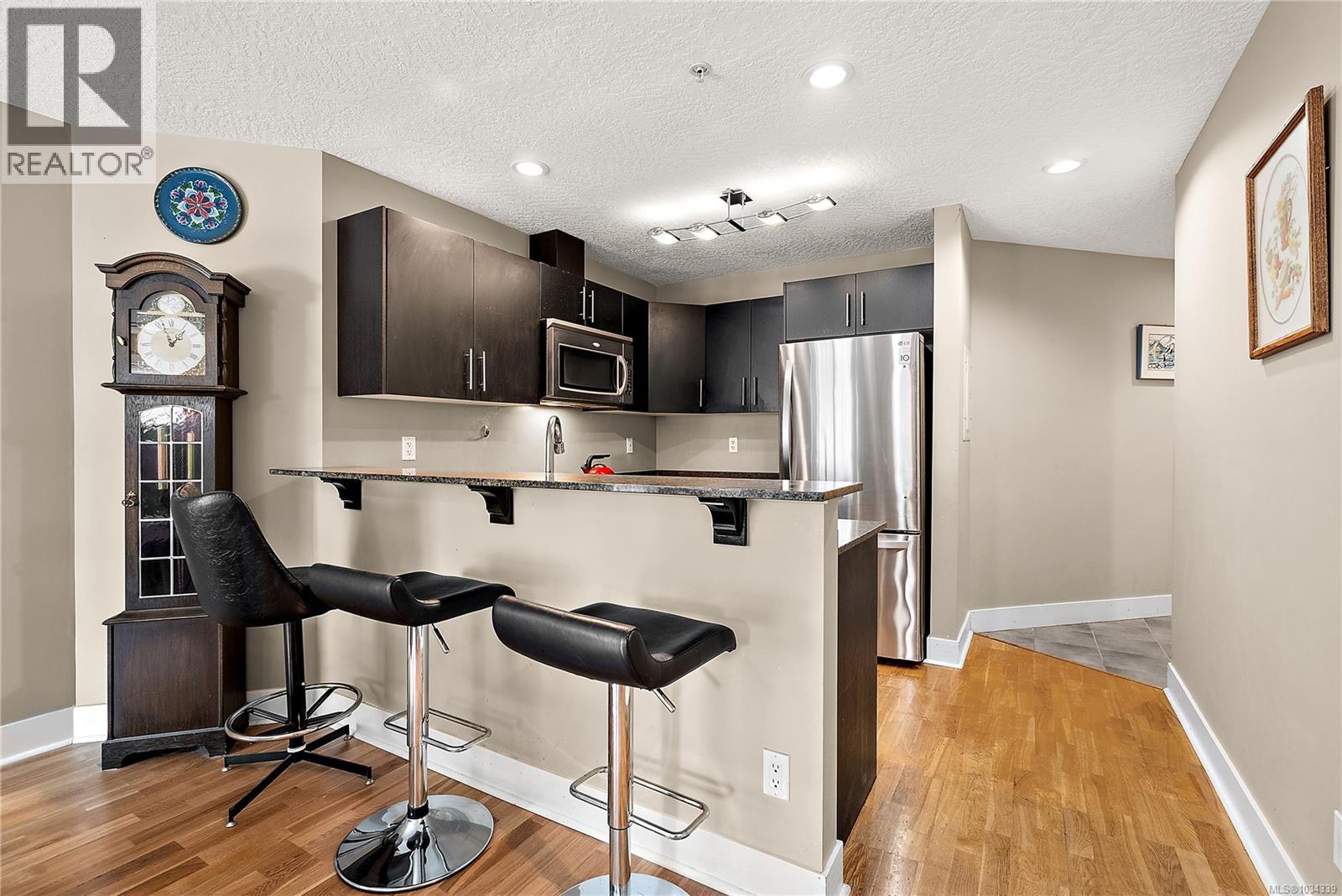 202 2717 Peatt Rd, Langford