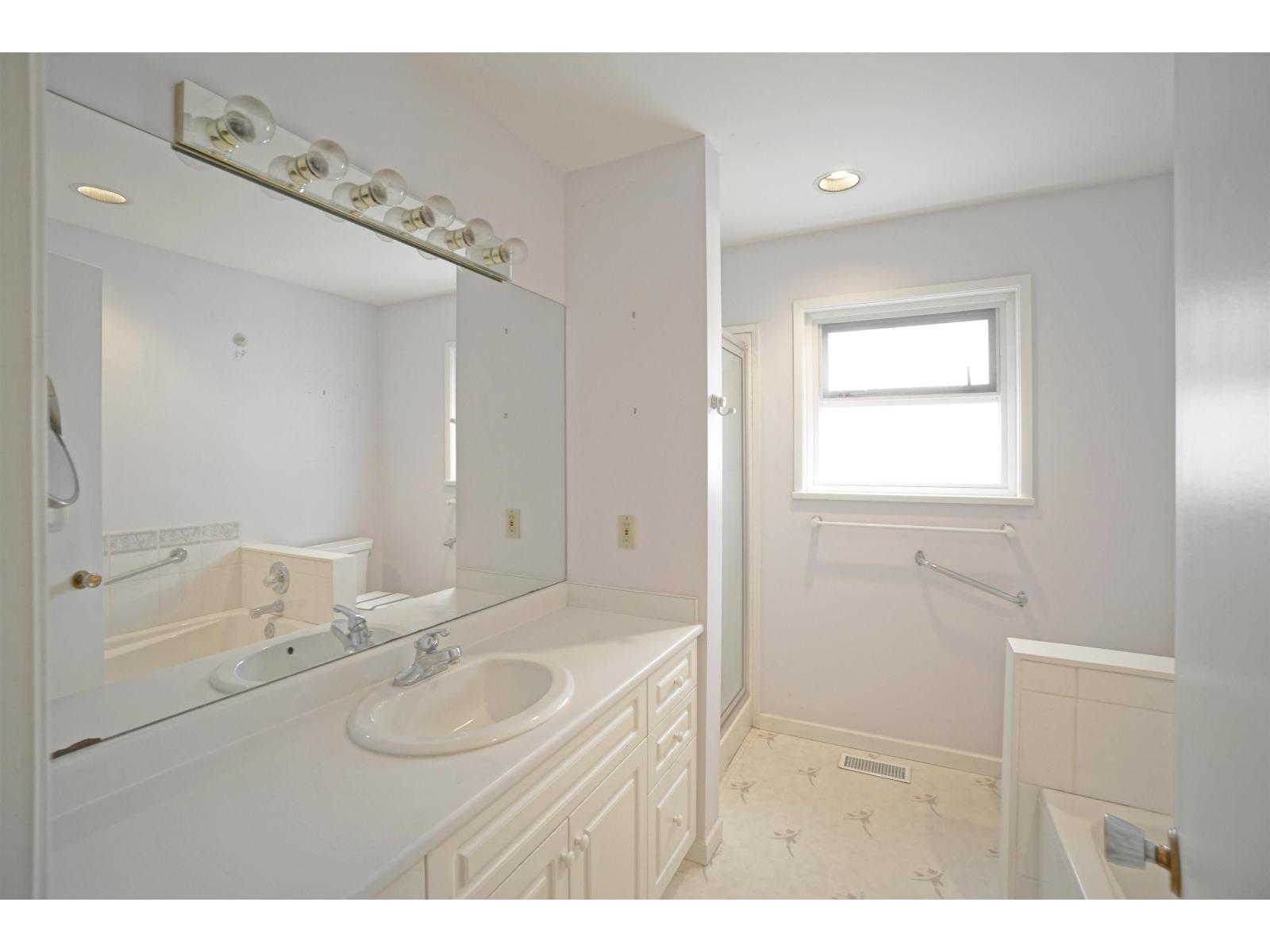 1523 PARKER PLACE, White Rock