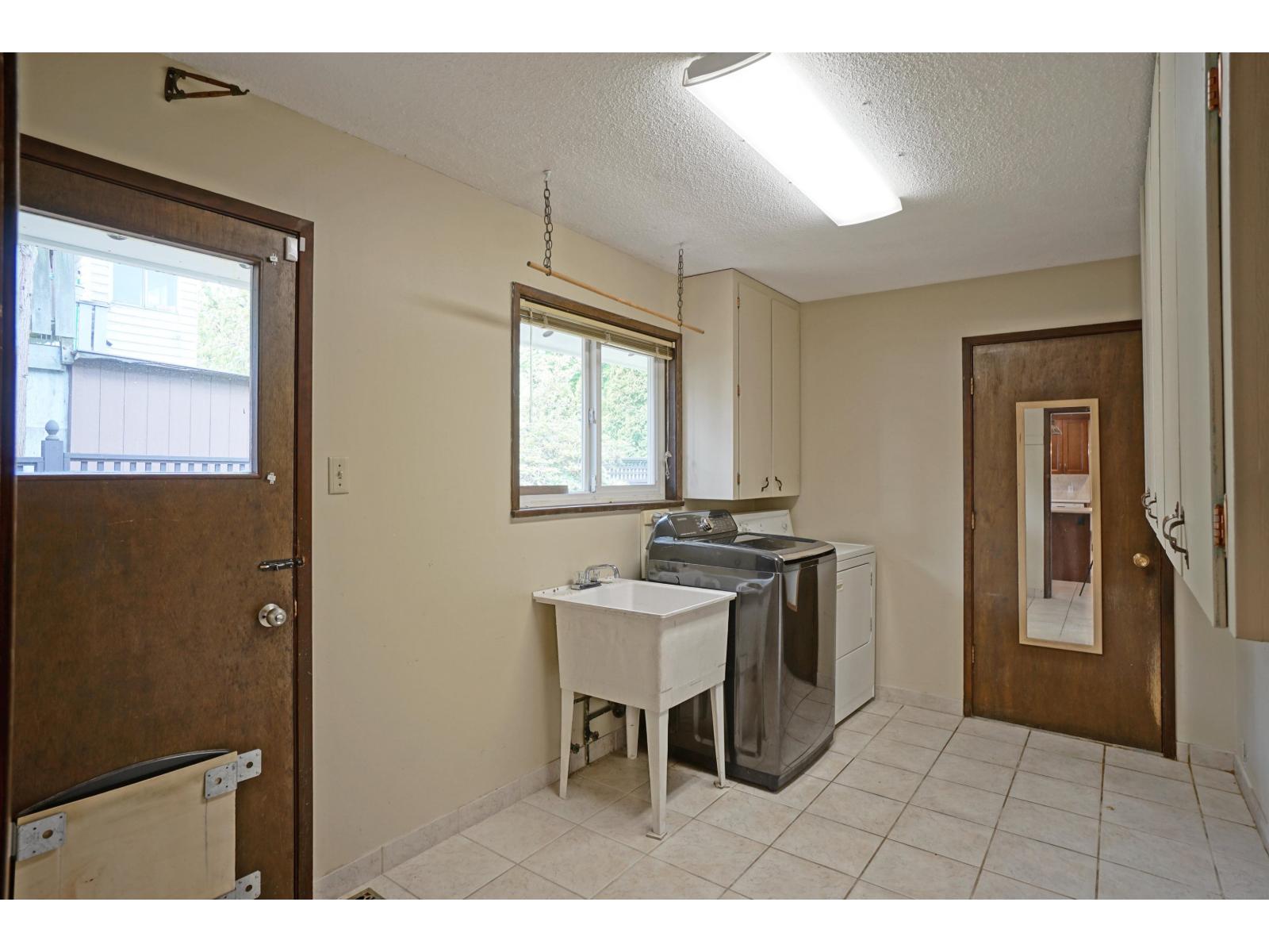 1523 PARKER PLACE, White Rock