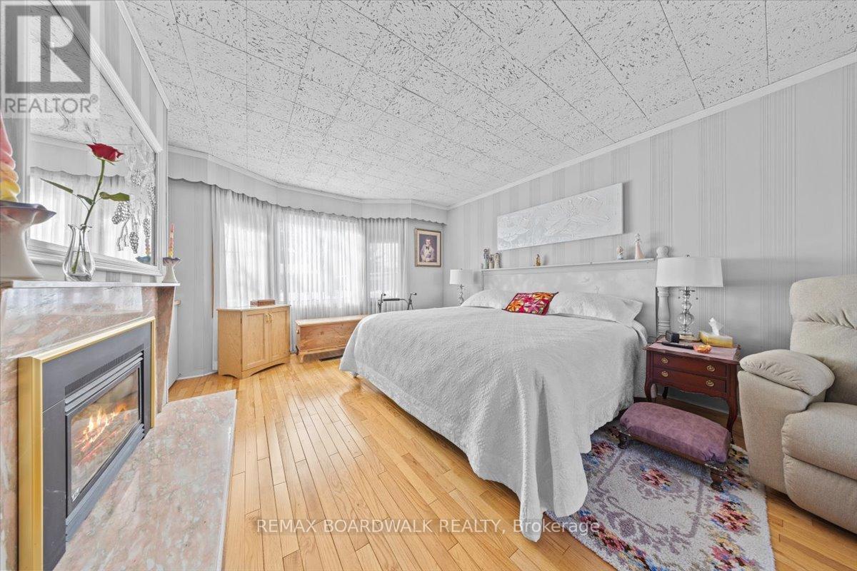 961 KINGSMERE AVENUE - 25