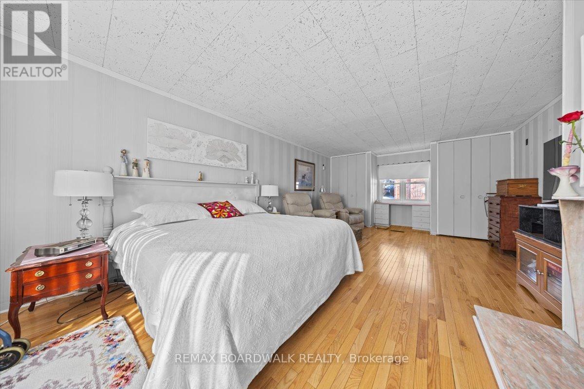 961 KINGSMERE AVENUE - 26