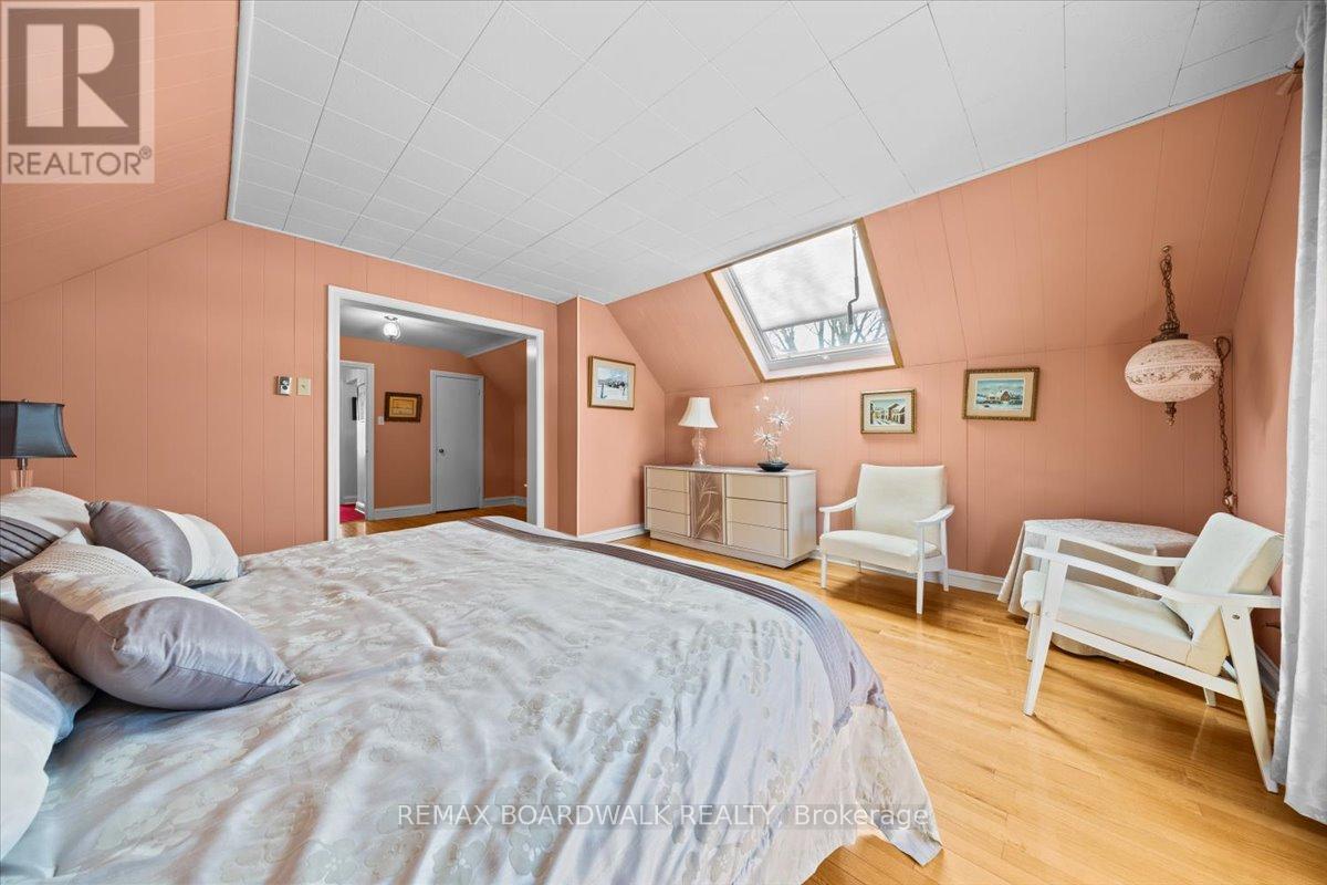 961 KINGSMERE AVENUE - 32