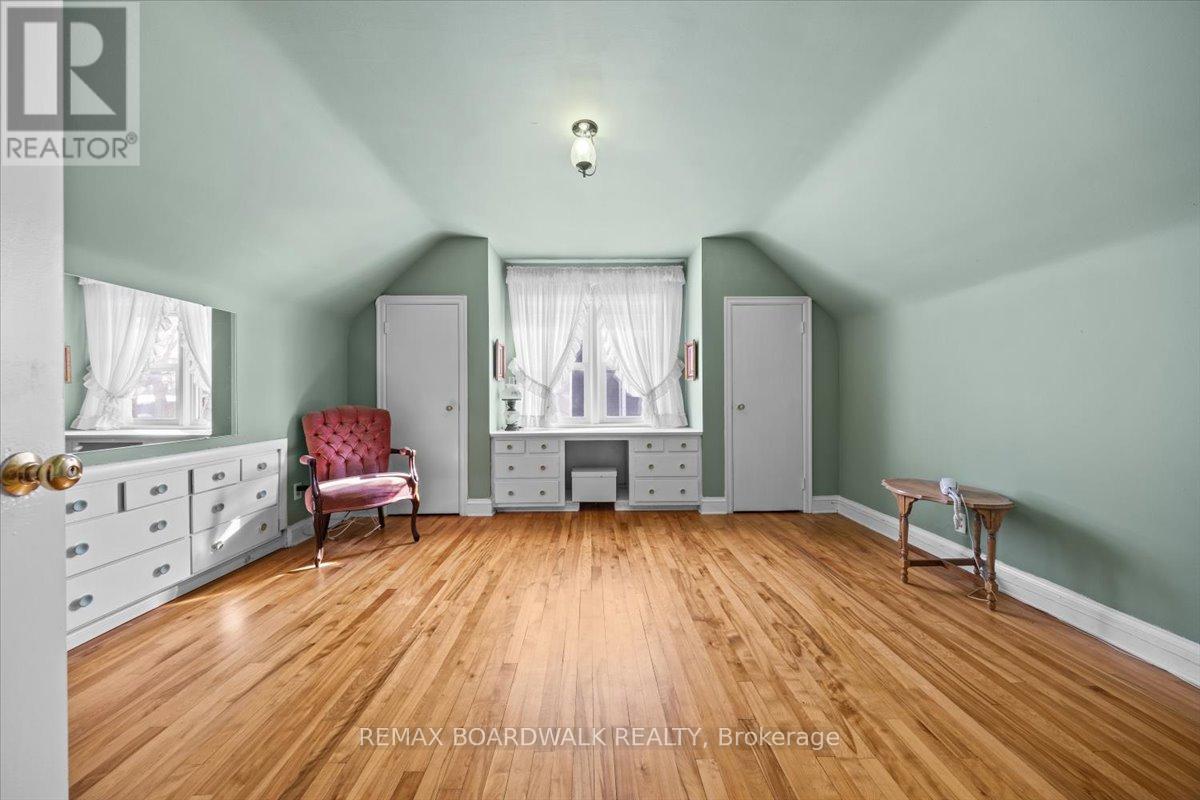 961 KINGSMERE AVENUE - 34