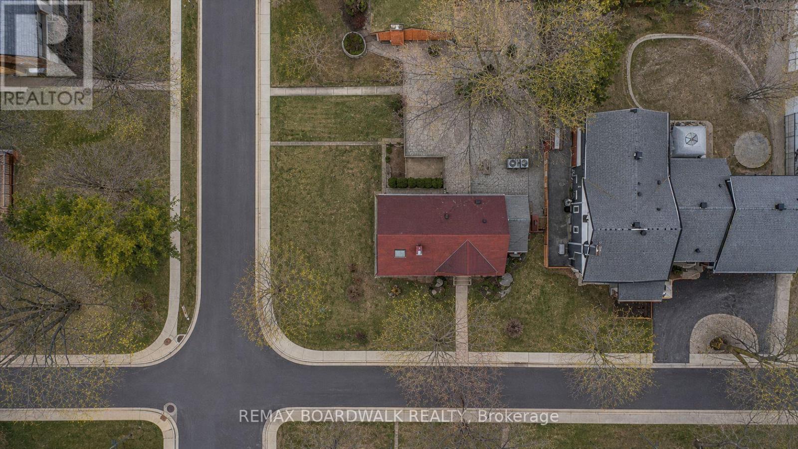 961 KINGSMERE AVENUE - 38