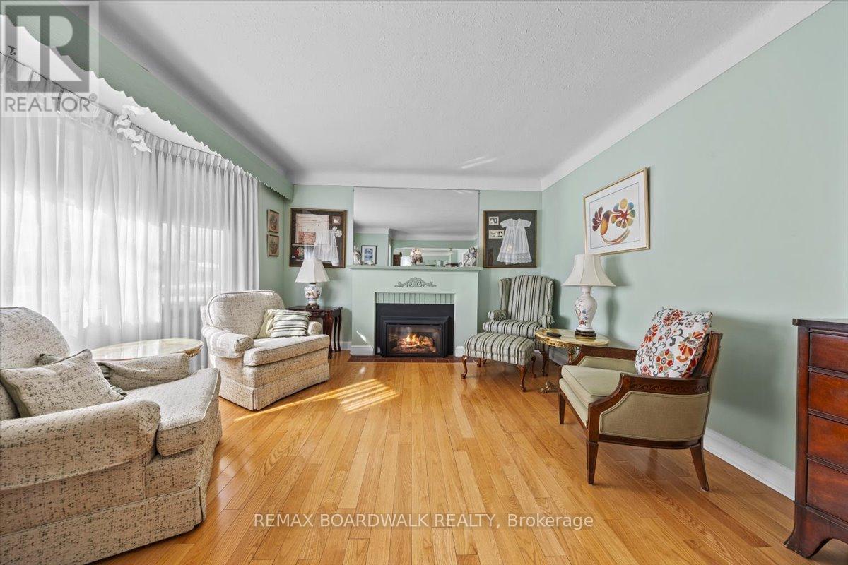 961 KINGSMERE AVENUE - 7