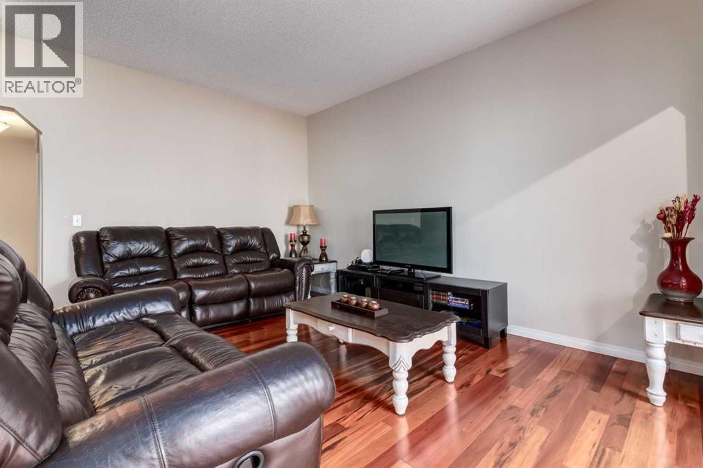 82 Everglen Crescent SW - 12
