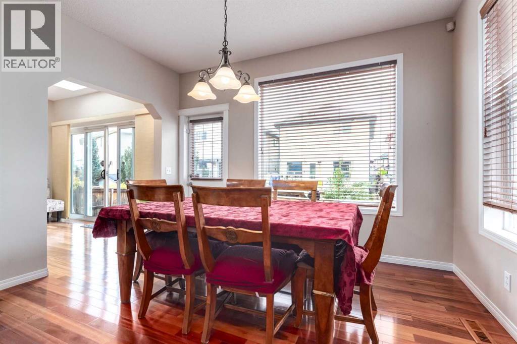 82 Everglen Crescent SW - 10