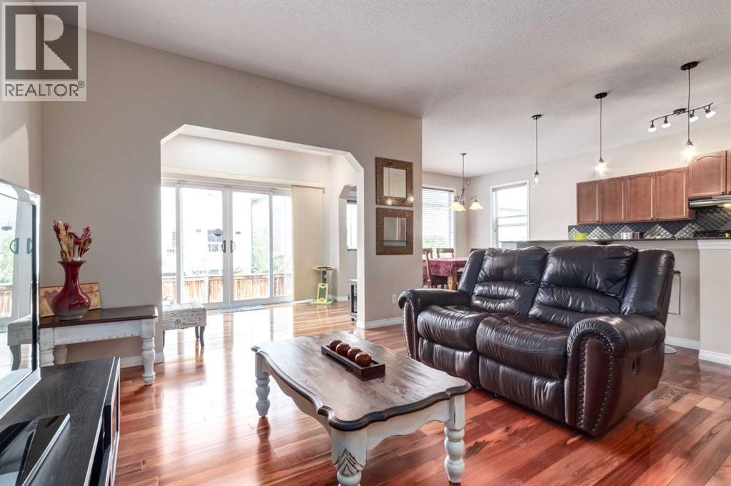 82 Everglen Crescent SW - 14