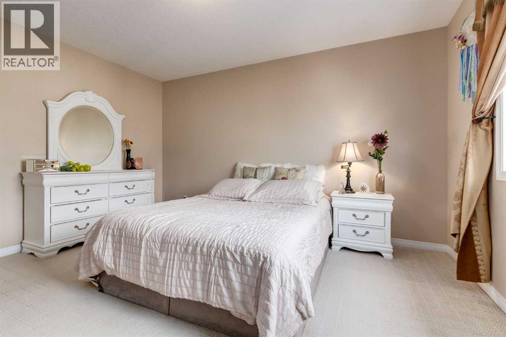 82 Everglen Crescent SW - 29